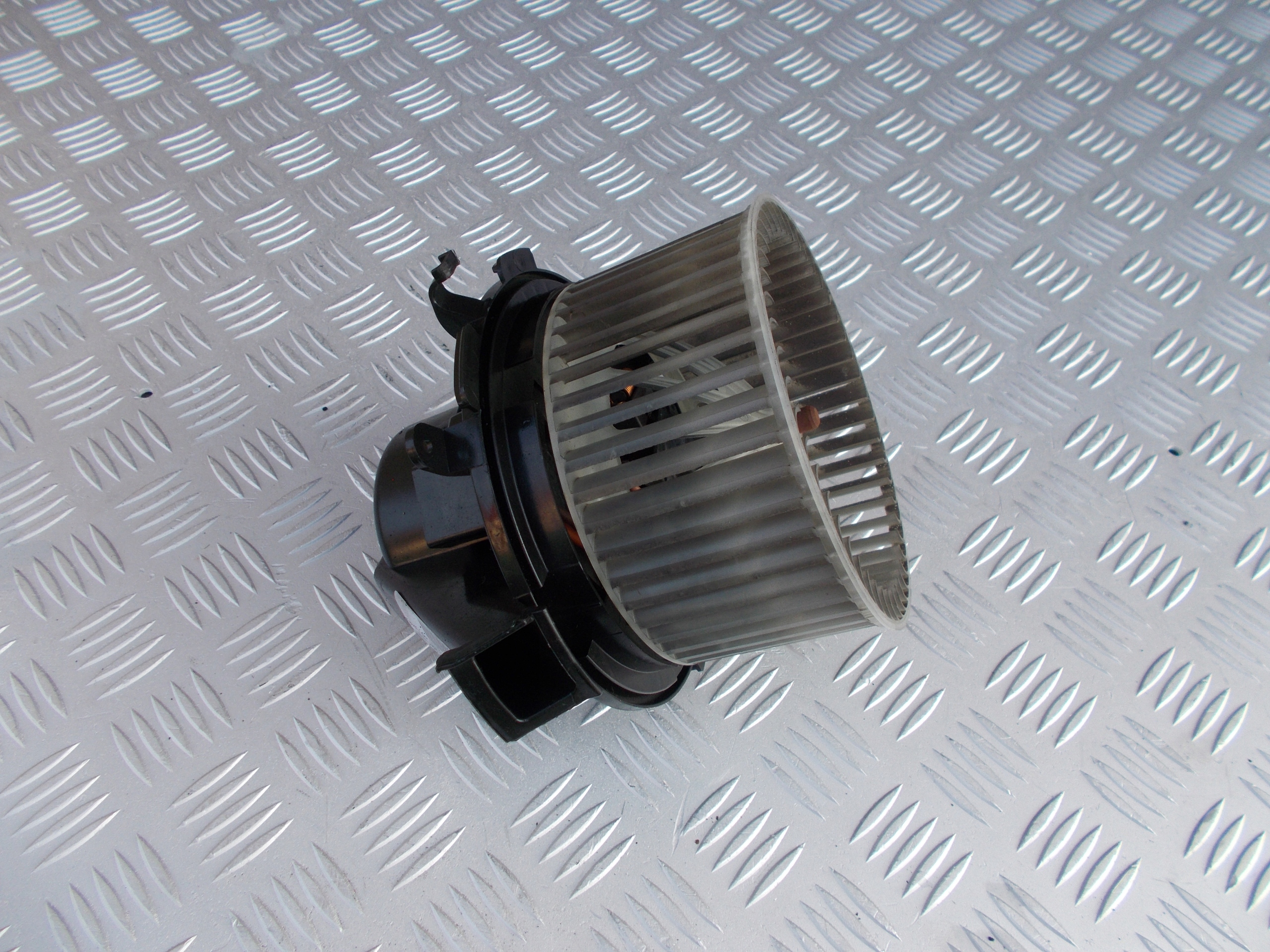 Mercedes Sprinter 906 VW Crafter motorek ventilátor klími originál