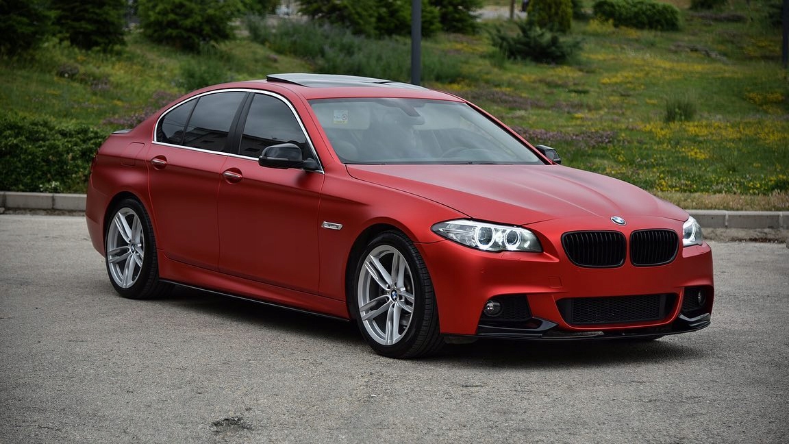 FOLIA CHROM MAT PERŁA CZERWONA SATYNA 50x152cm Długość 50 cm