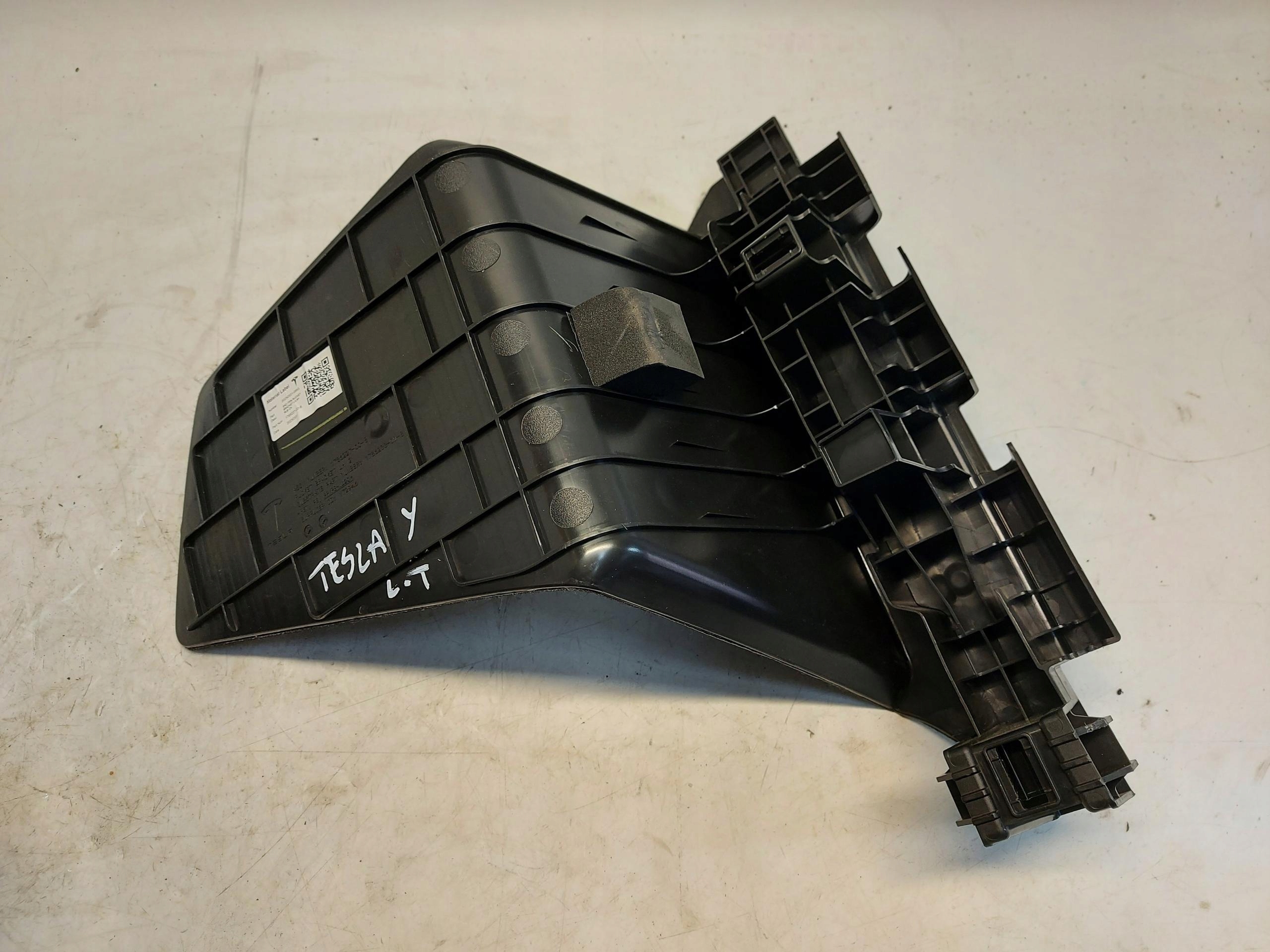 TESLA MODEL Y 2023r cover wneki boot rear part left 1786227-00-B