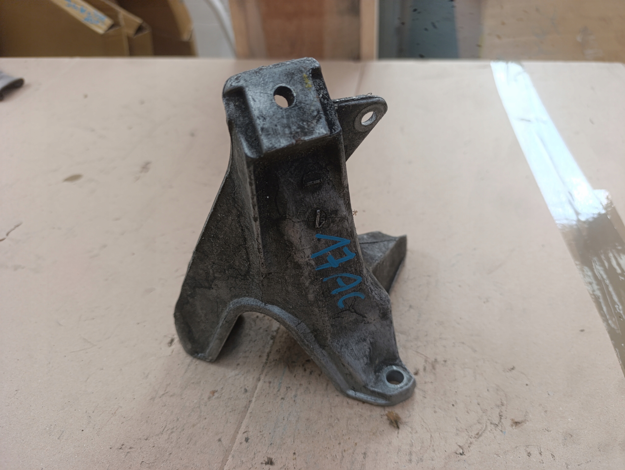 engine supporting mount A4 B6 1.9 TDI 8E0199308D