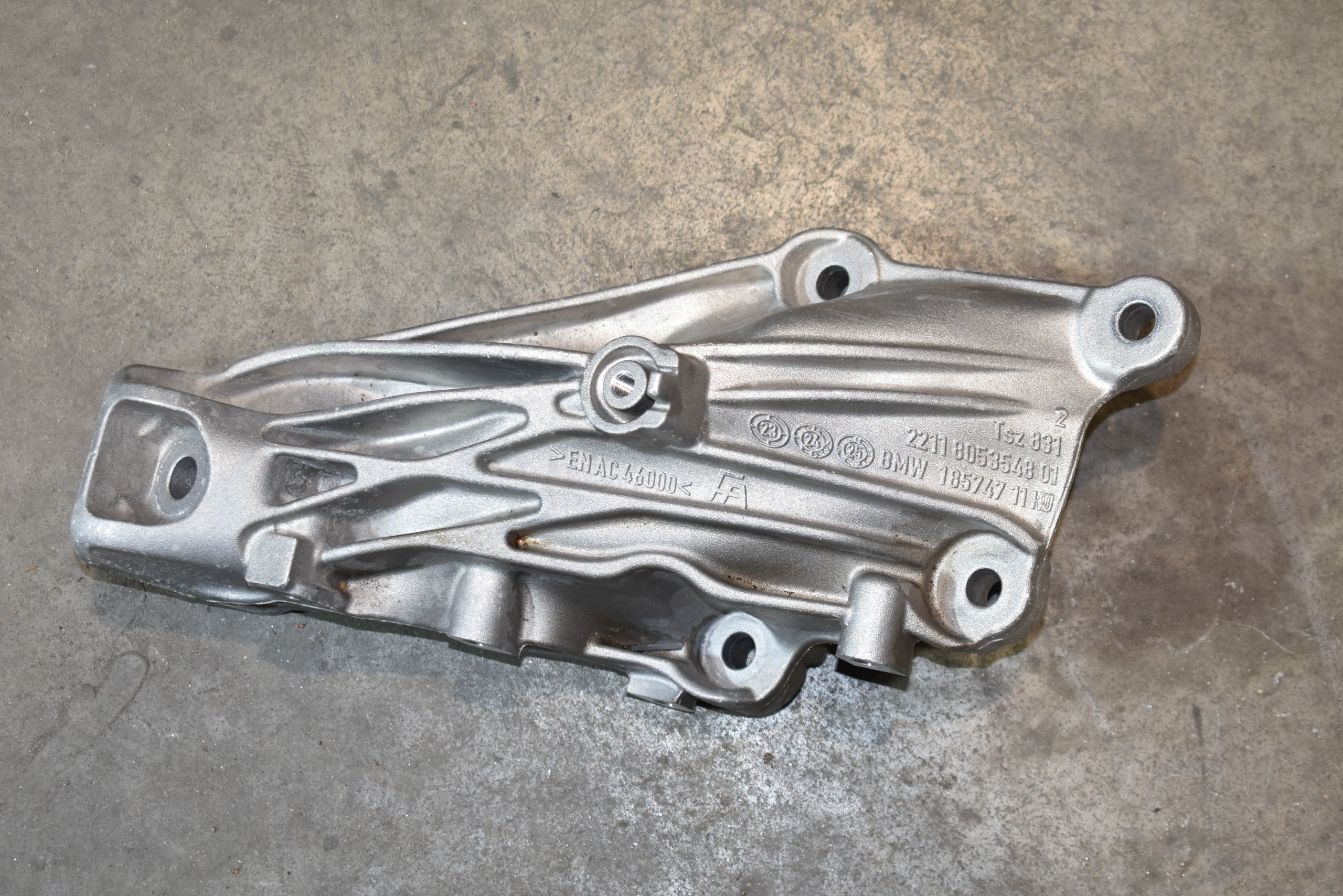 perfect condition holder holder left of the engine BMW M4 G82 G80
