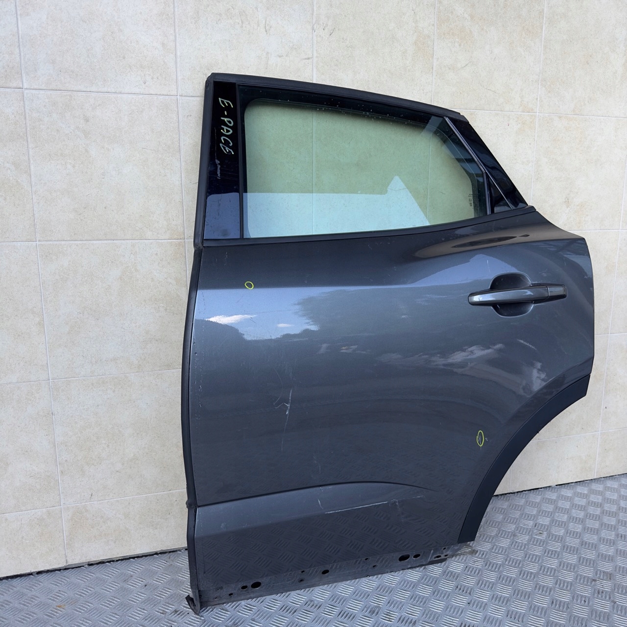 DRZWI TYLNE LEWE JAGUAR E-PACE 2017 ROK Kolor do lakierowania