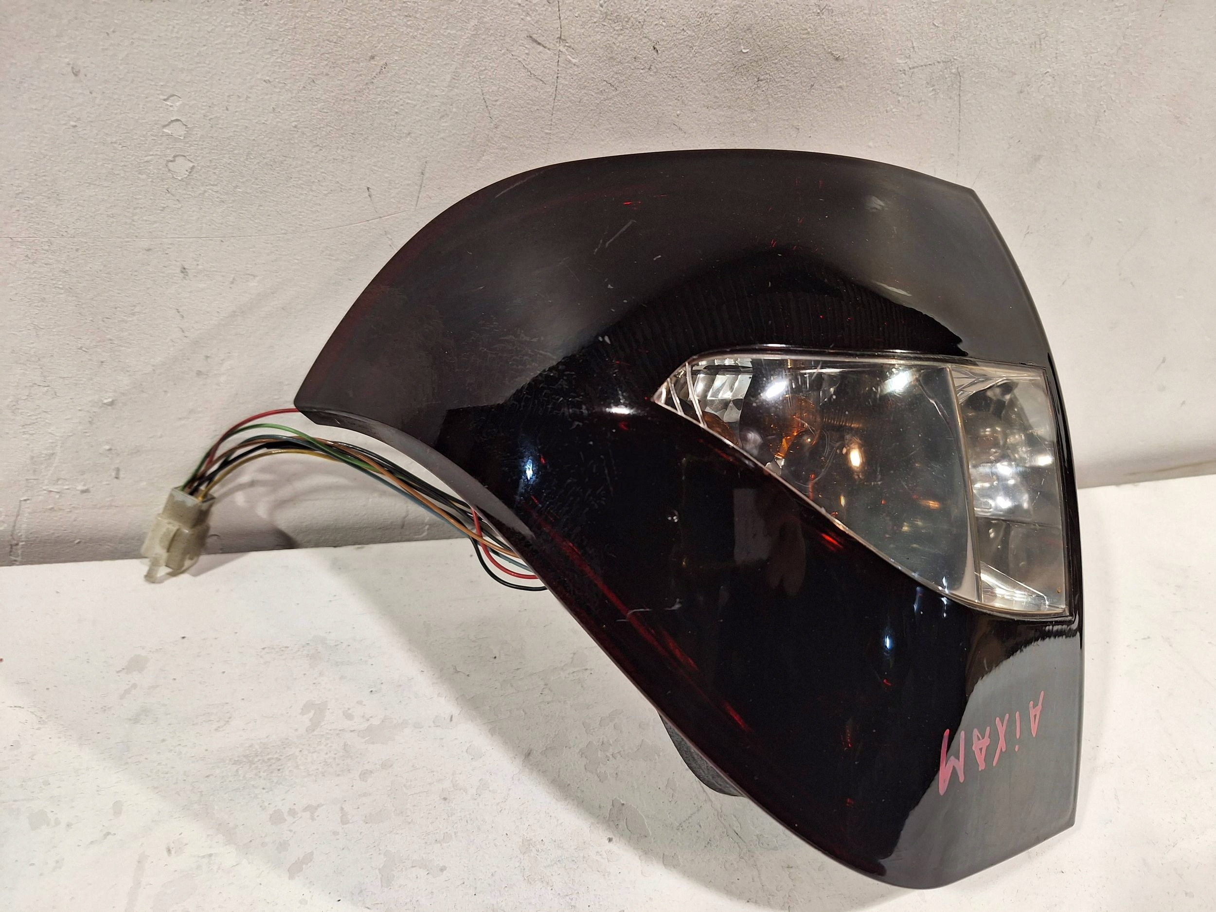 LAMPA TYŁ LEWA AIXAM CITY COUPE CROSSLINE 10- Strona zabudowy lewa