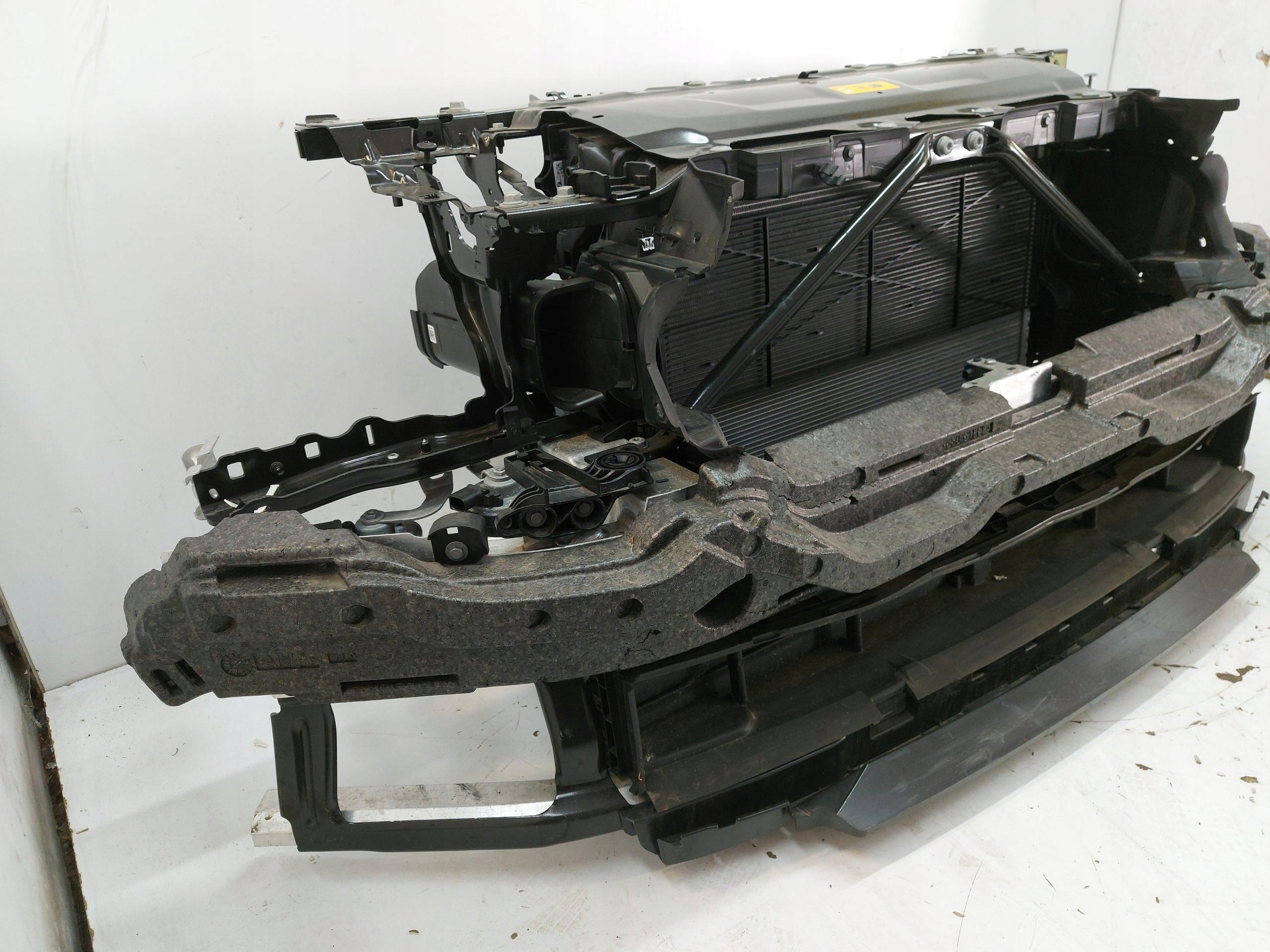 BMW 5 G60 530E x-drive support panel for radiators radiator fan sider pillar