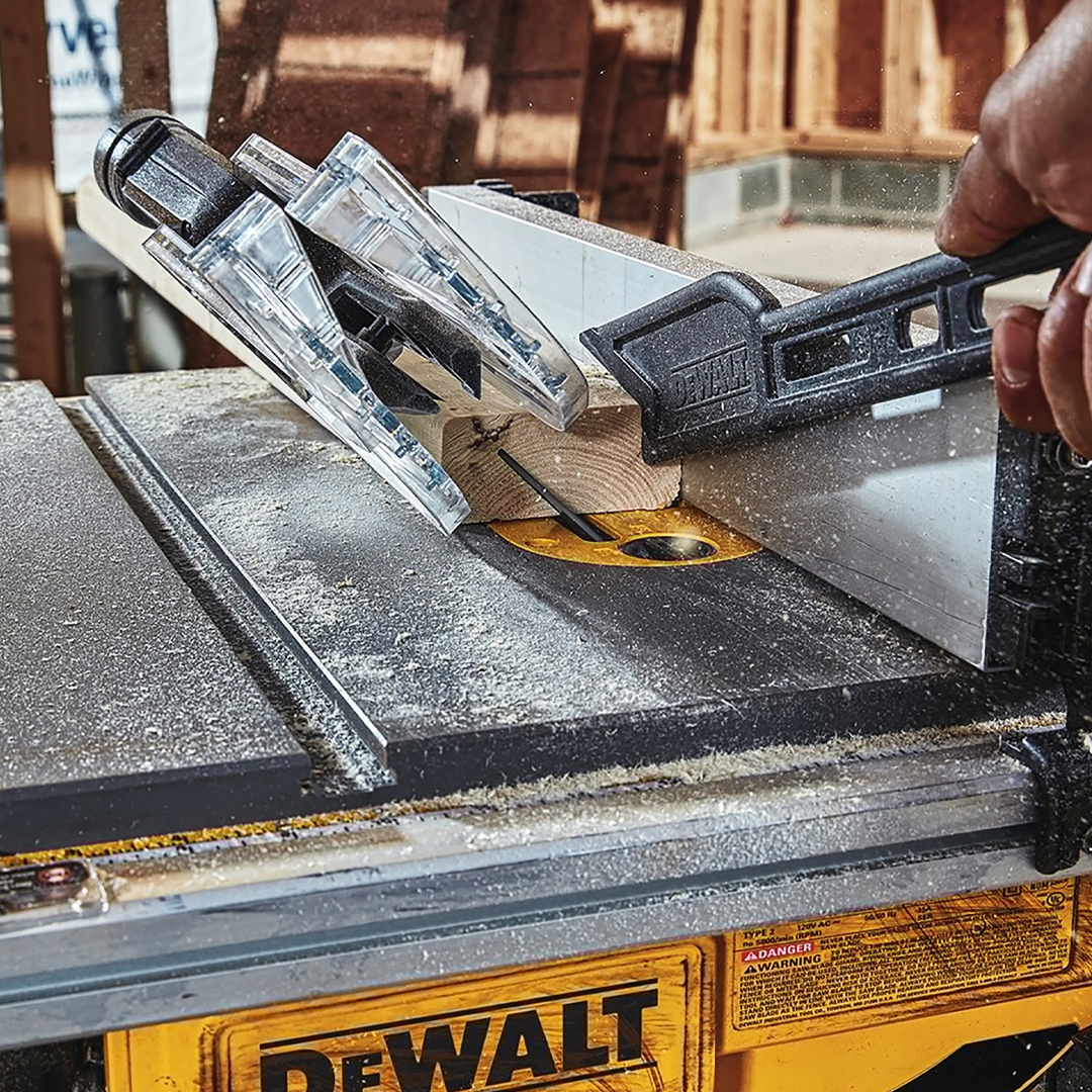 Настольная пила DEWALT dwe7485-QS