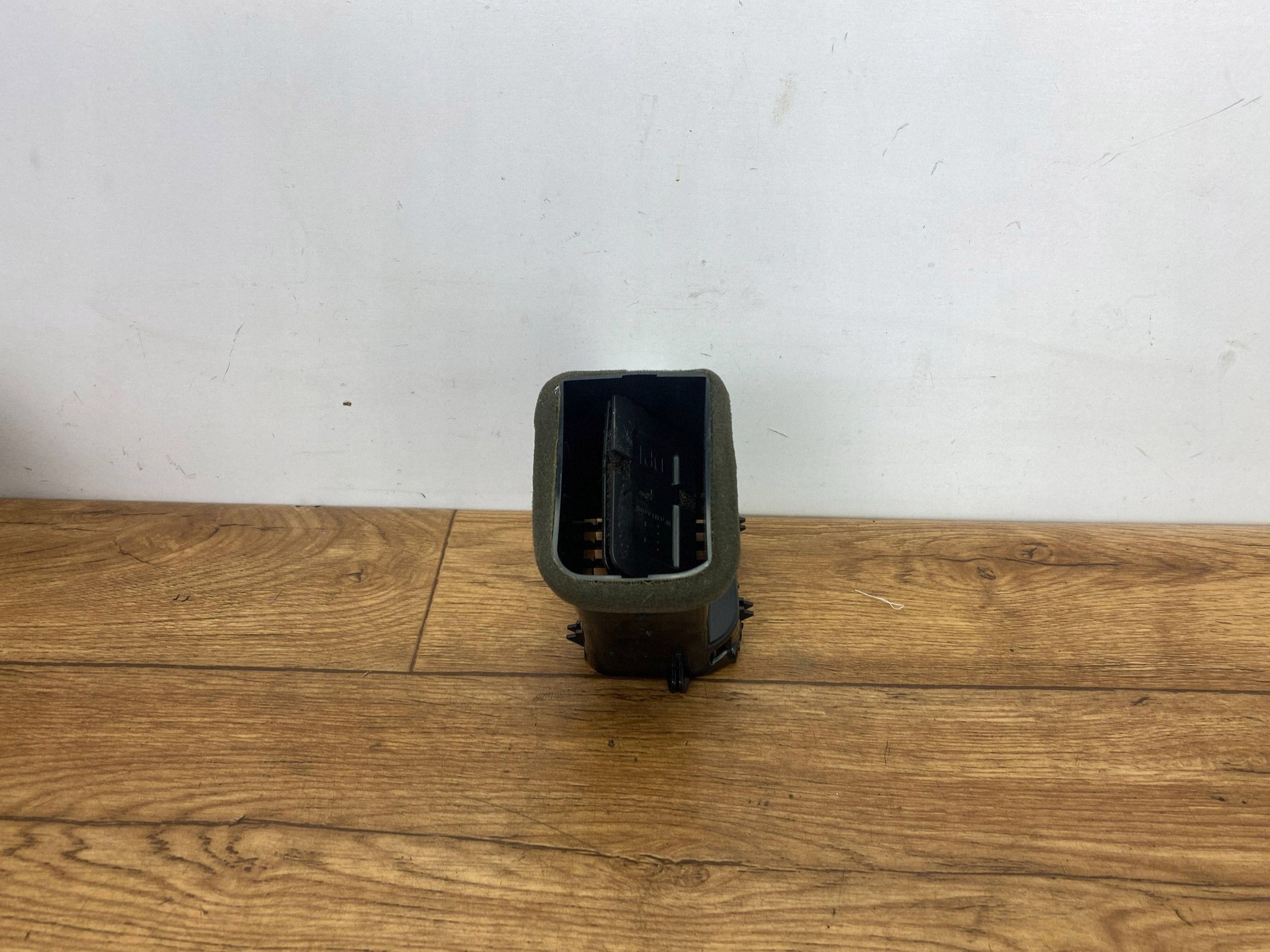 grid air conditioning devices side of the dashboard Dodge Charger 2015+