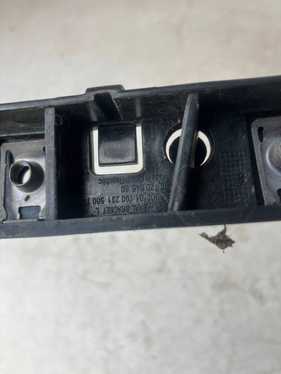 bumper bracket of a fender left front CITROEN C3 III 9812064580