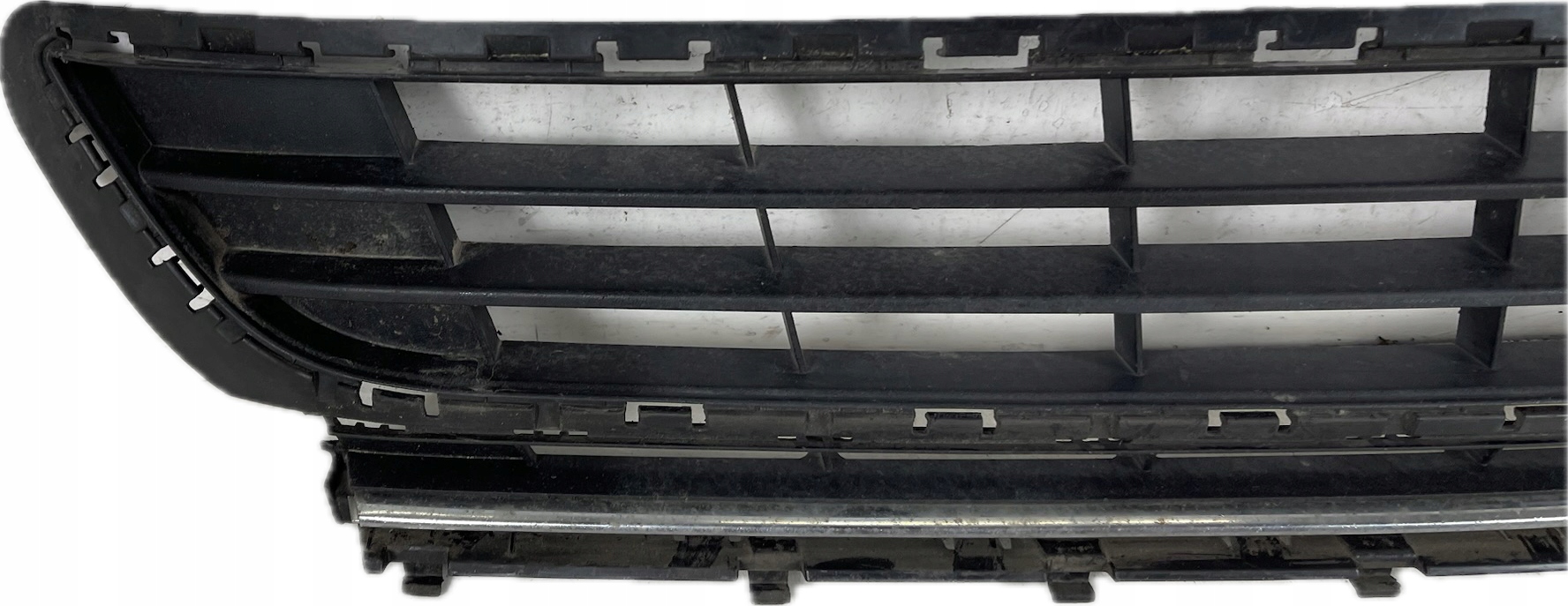grid of a bumper central front VW GOLF VII 7 5G0853677A