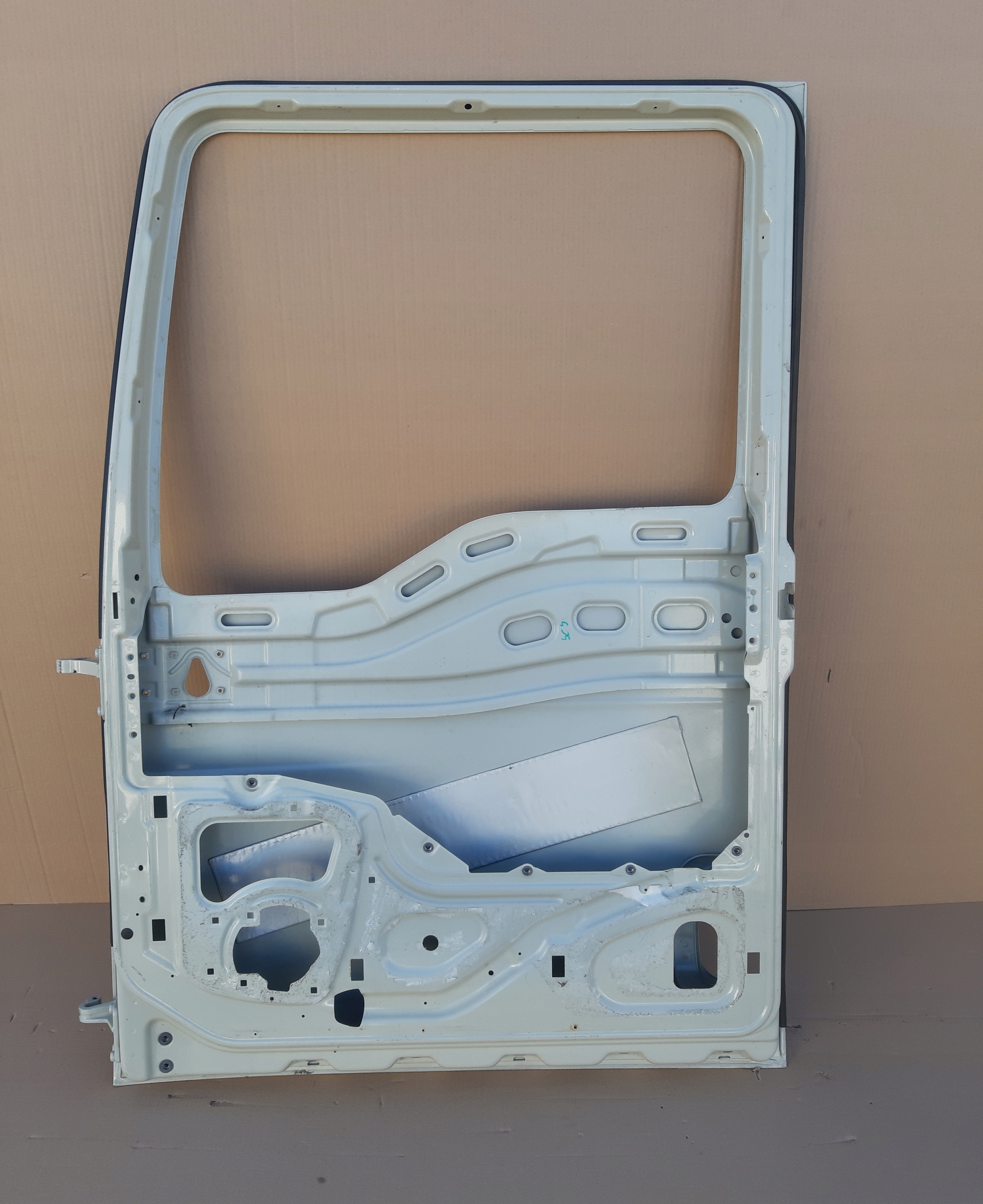 MAN TGX DRZWI PRAWE Numer katalogowy części DRZWIPRAWEMAN