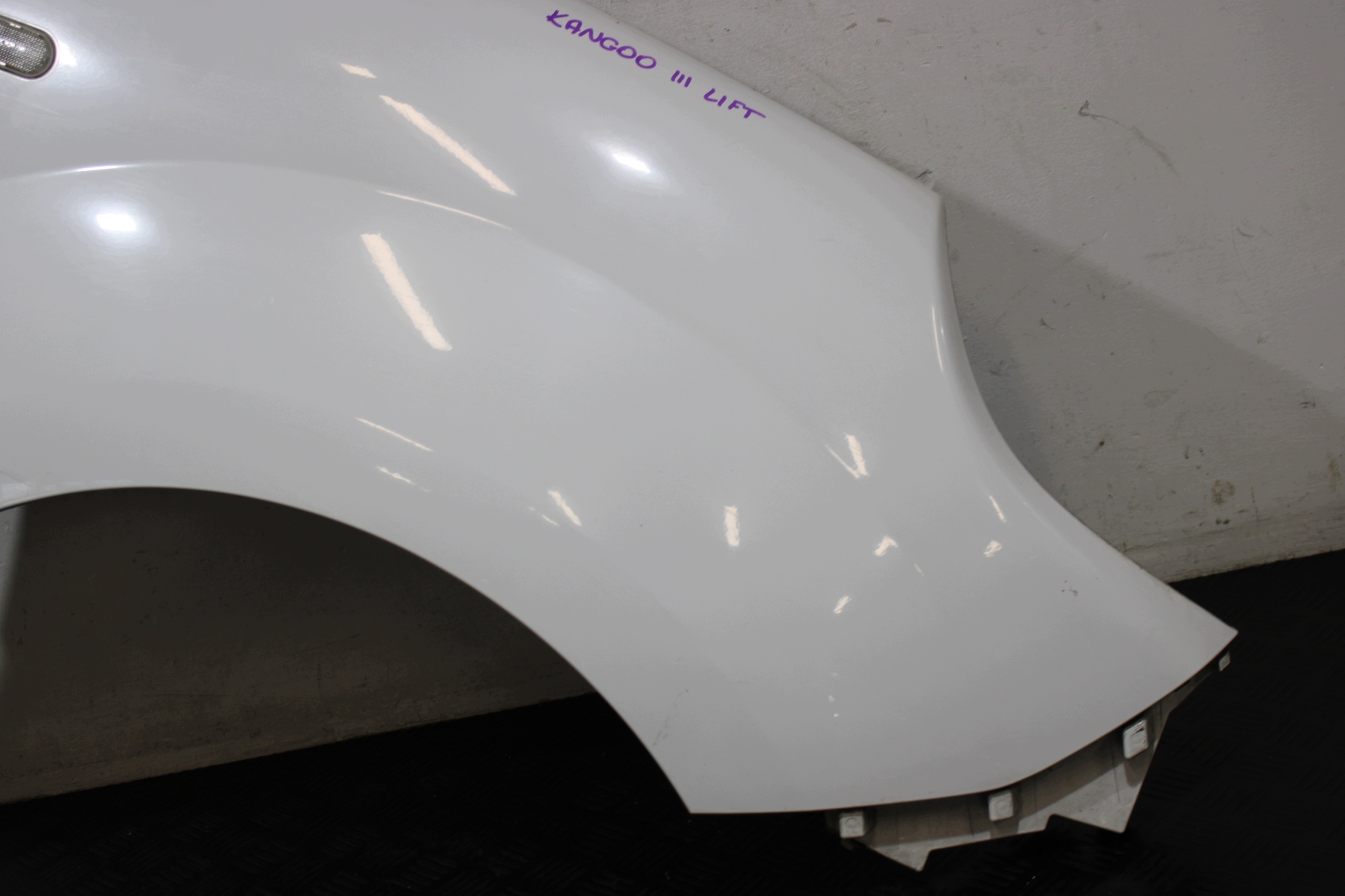 blatník pravý předek přední RENAULT KANGOO III 3 LIFT