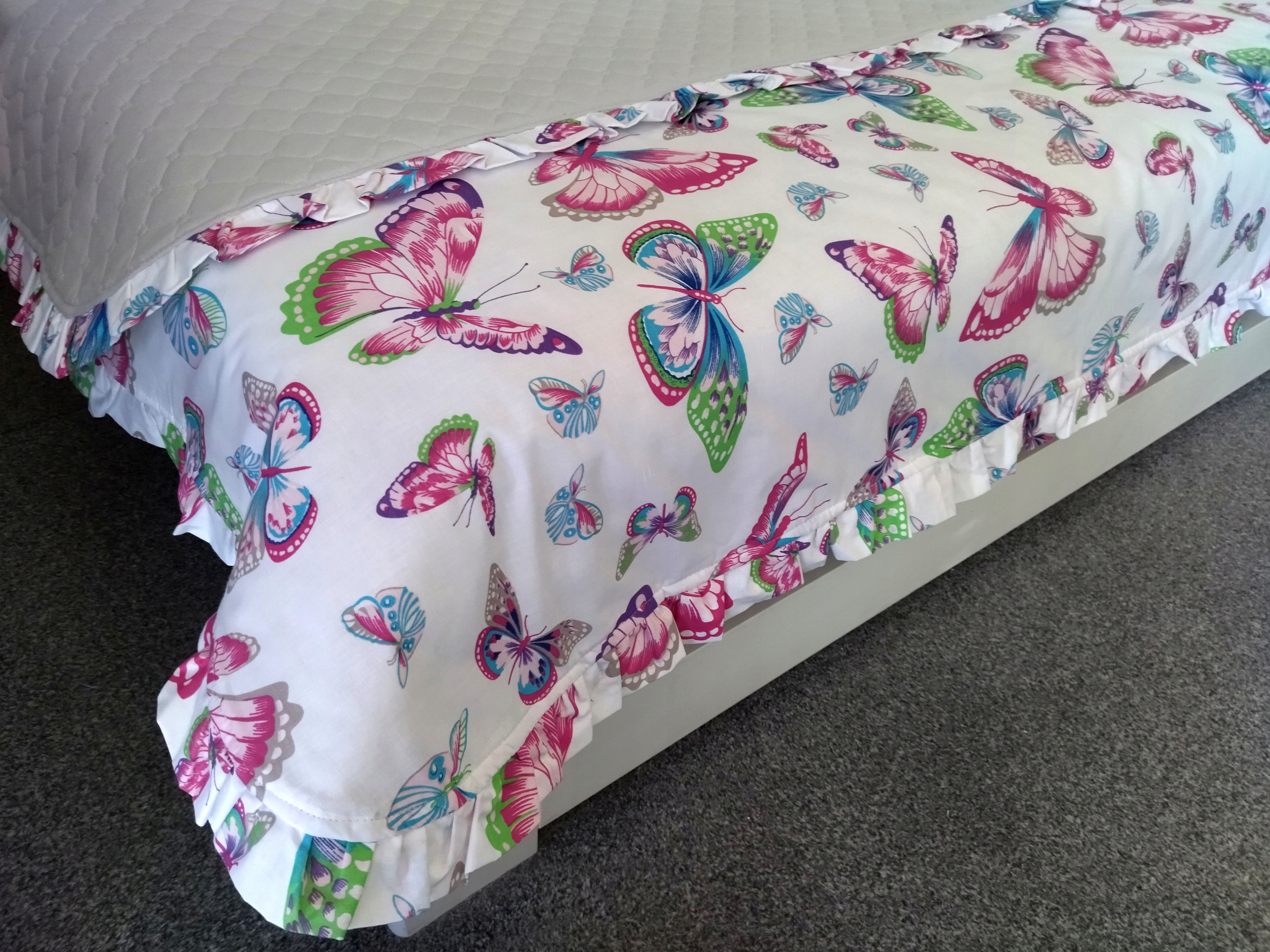 Narzuta 180 cm na łóżko dziecięce z falbanką kapa Rodzaj bawełniana