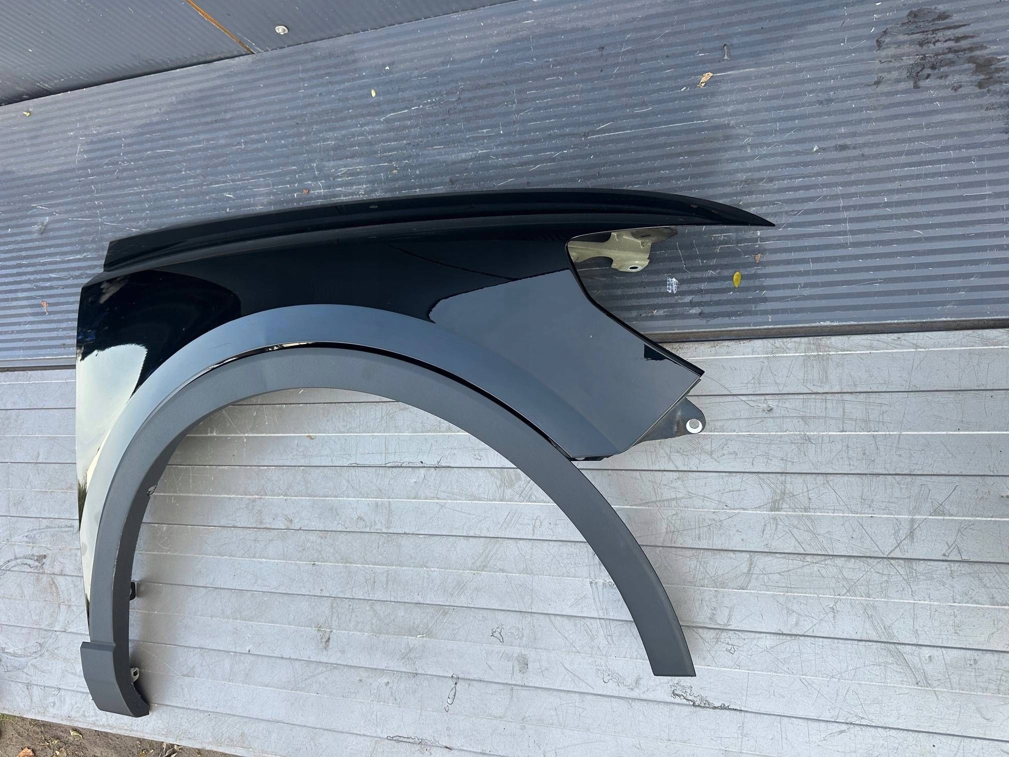 AUDI Q3 II 83A fender front right complete DEMONTAZ