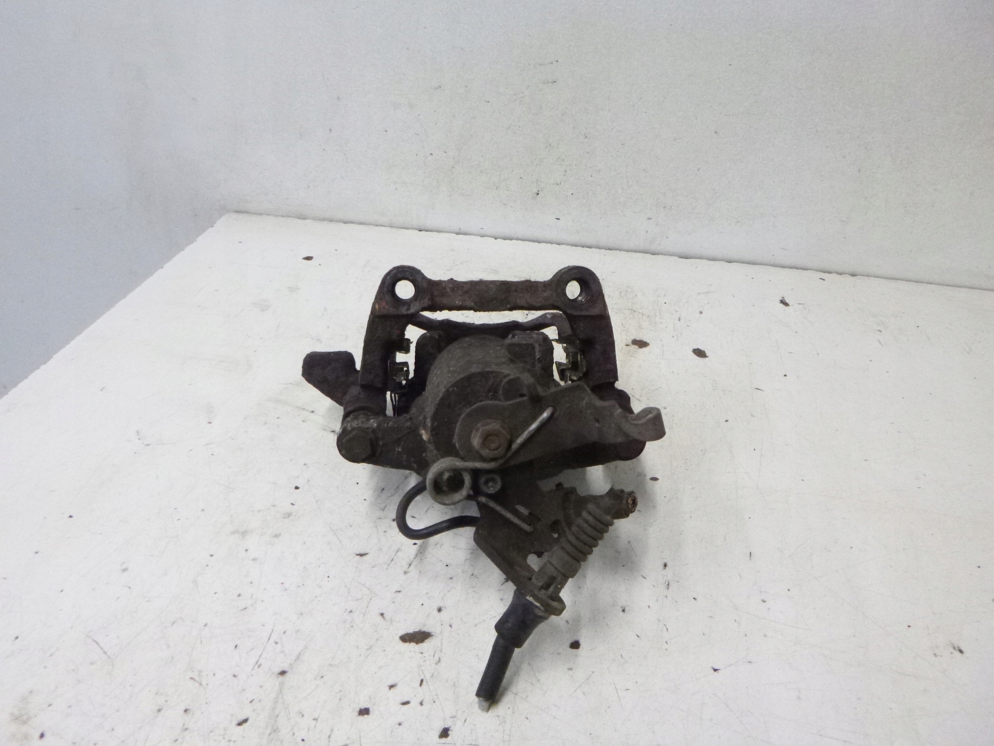 caliper brake rear part left VW Touran and 2.0TDI