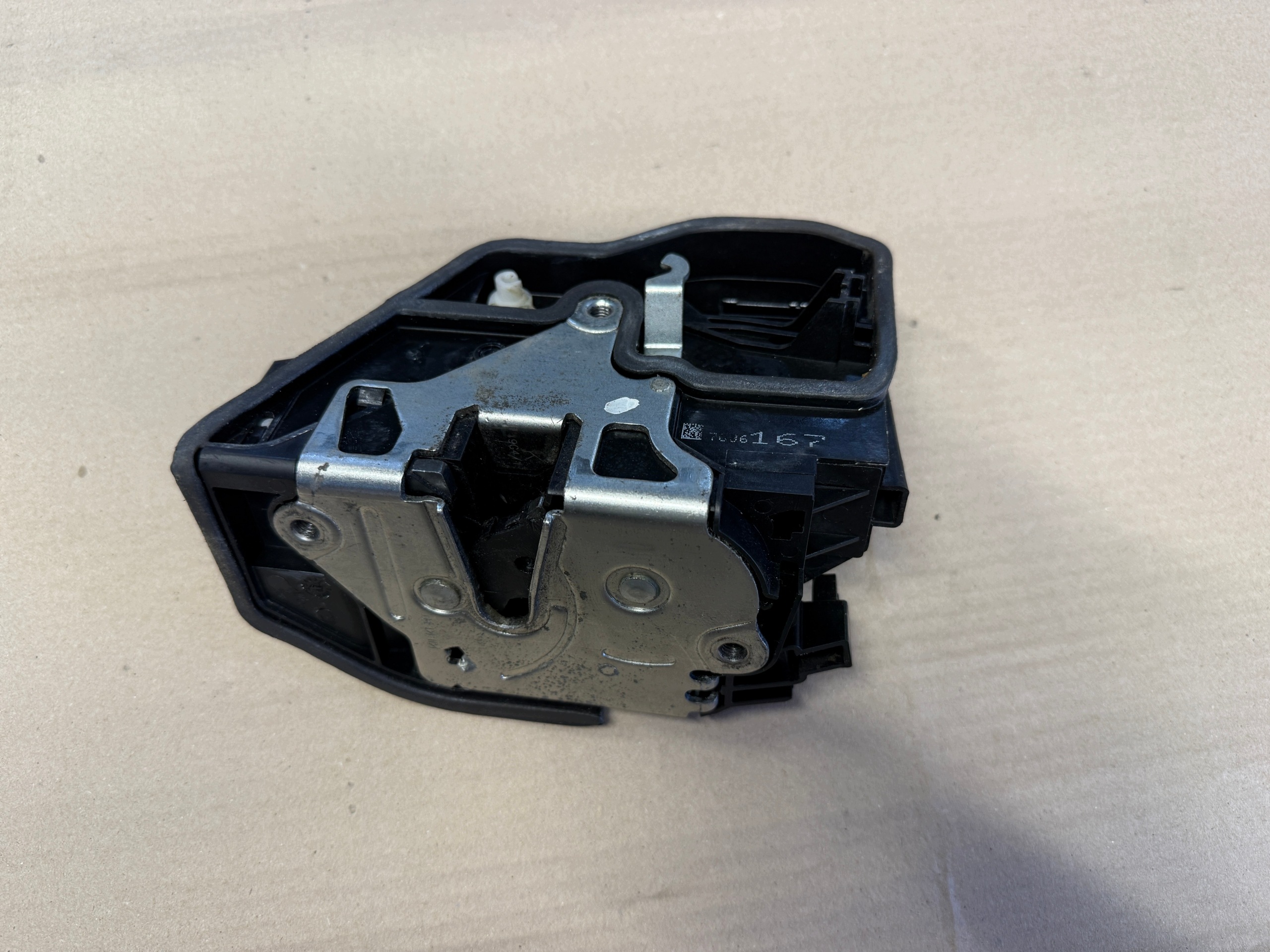 BMW 5 E60 E61 lock door left front front 7 PIN 7036167