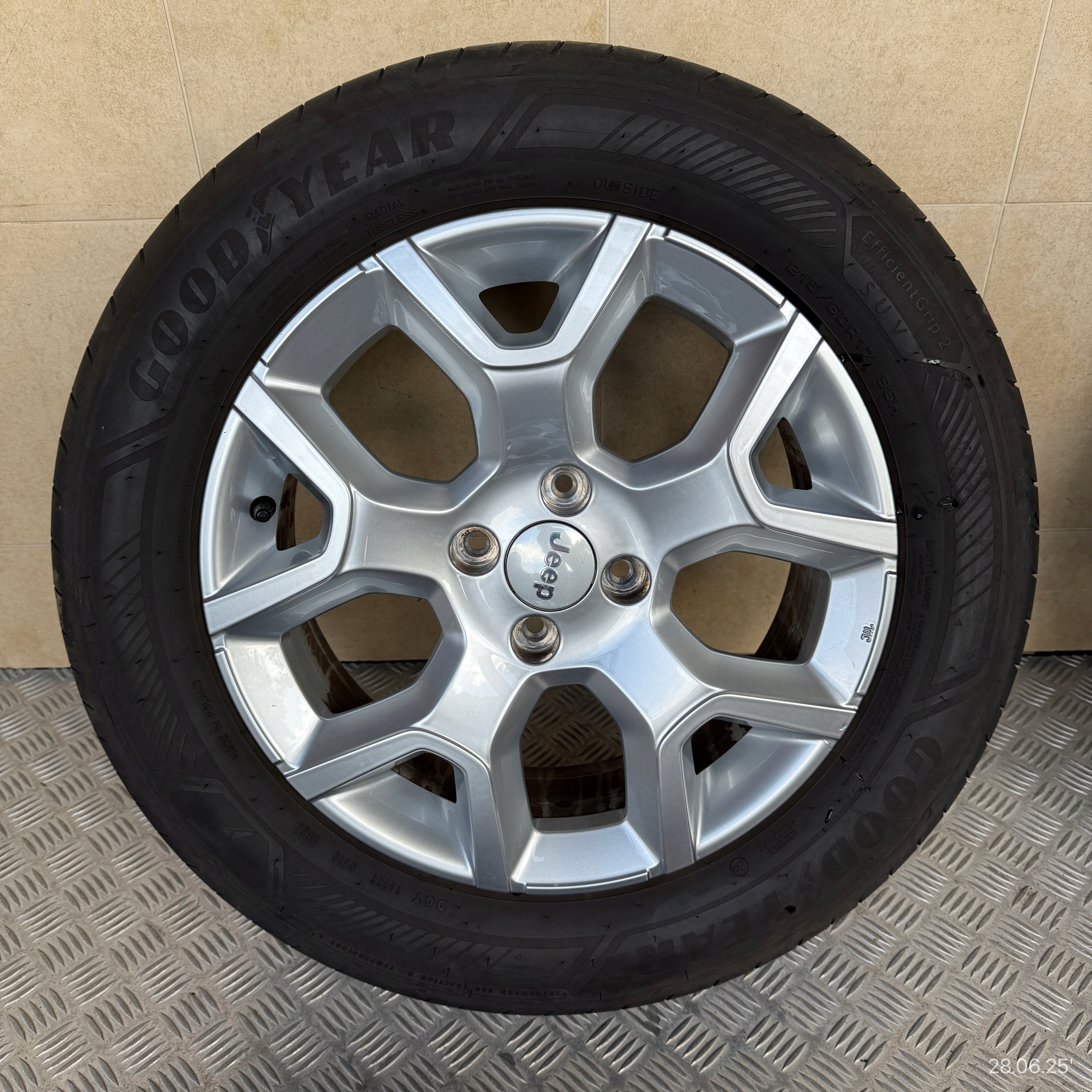 discs wheels tyres JEEP AVENGER GOODYEAR 215/60/17" 5MM summer