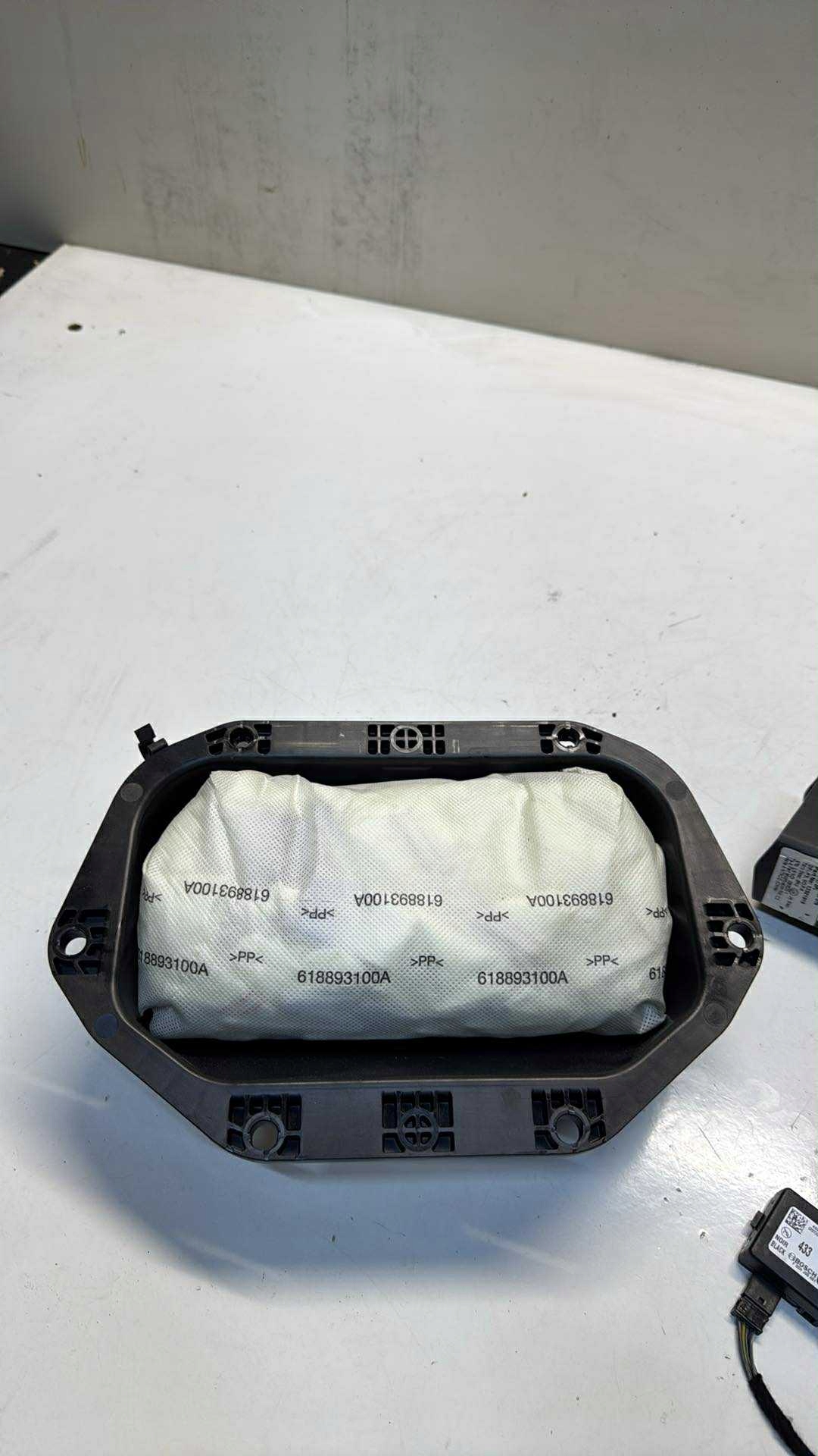 Opel Insignia A airbag airbag spolujezdce 13222957