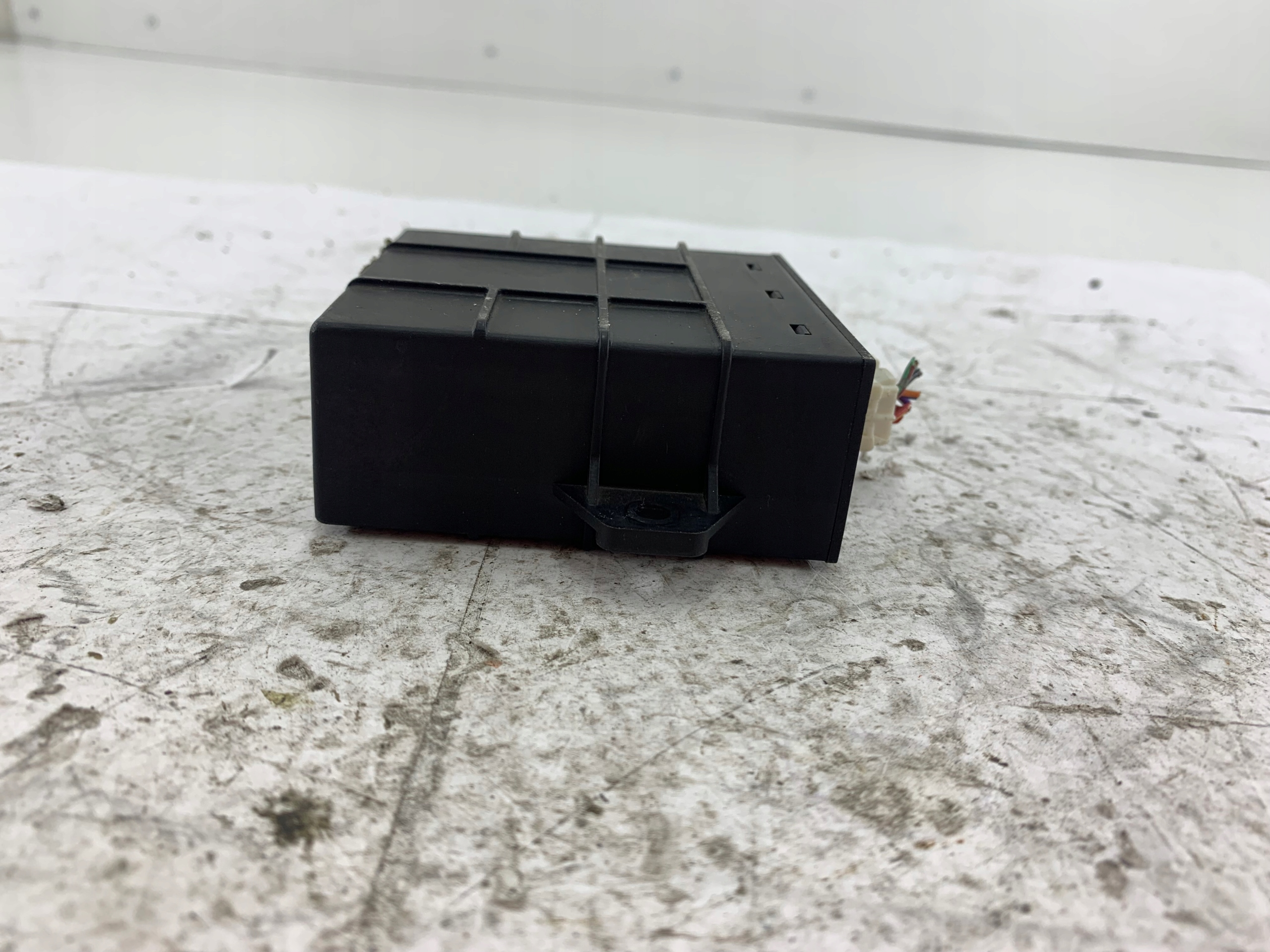 NISSAN PRIMERA P11 module control unit 285809F600