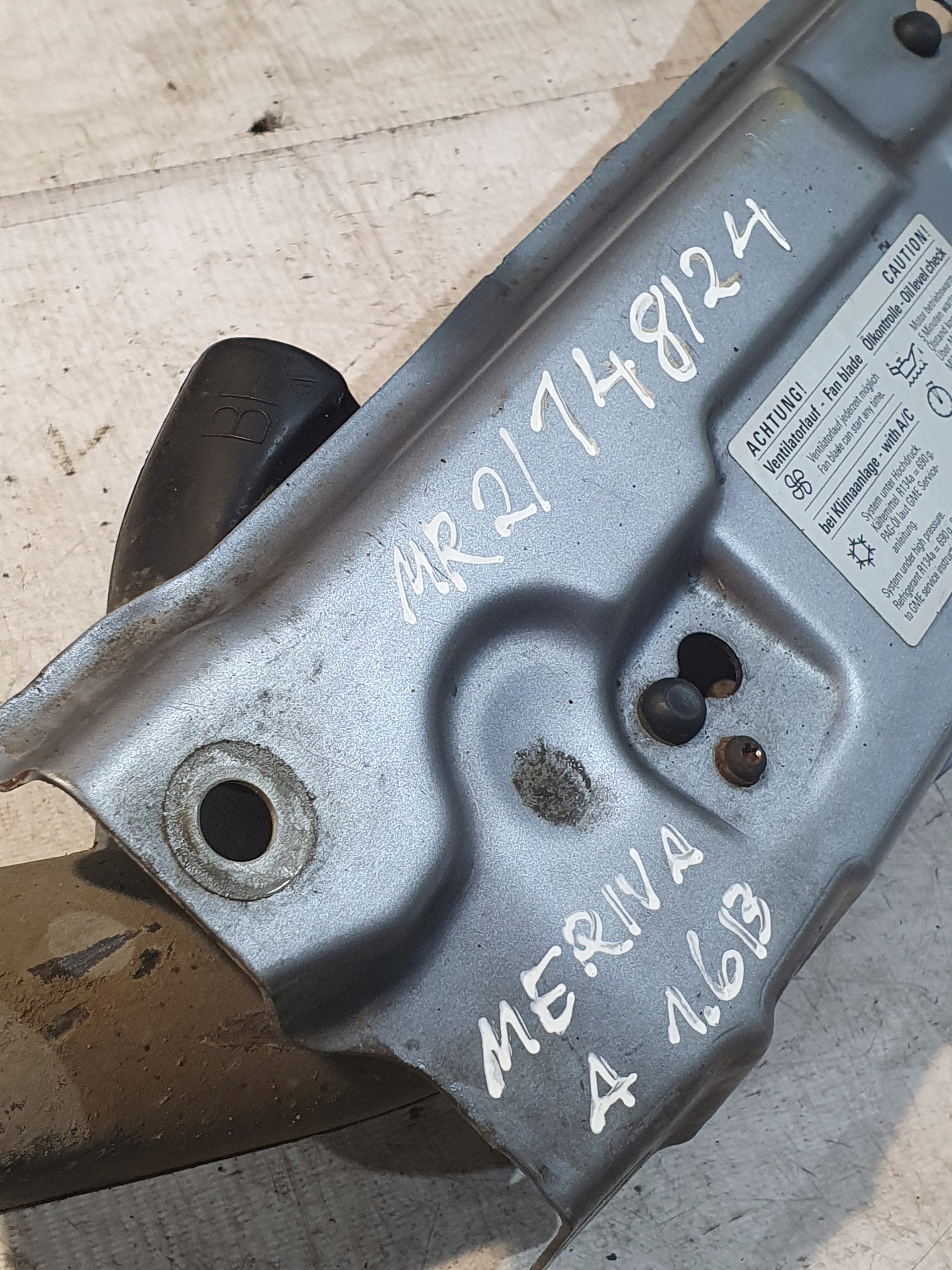 wall support of the front tank OPEL MERIVA A and 1.6B 04r.