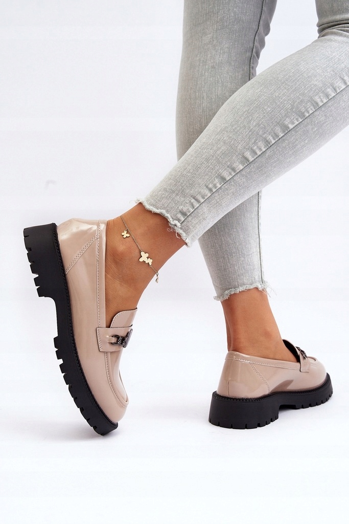 MOKASYNY DAMSKIE VINCEZA NA PŁASKIM OBCASIE Z OZDOBĄ BEŻOWE LAKIEROWANE 41 Marka VINCEZA