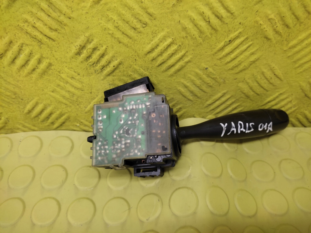 TOYOTA YARIS and wiper control