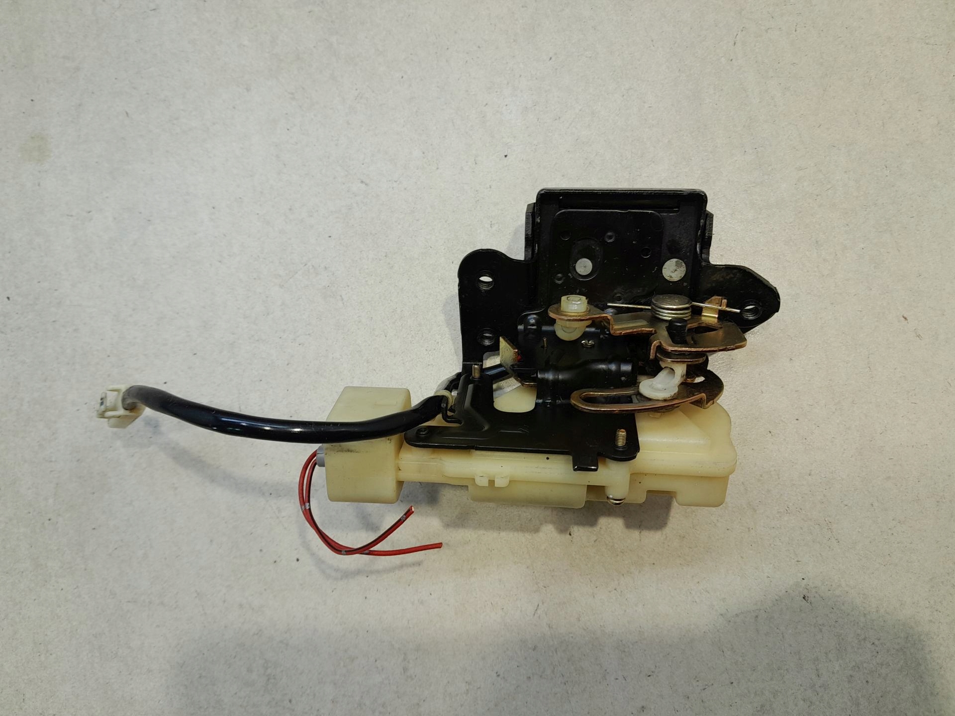 lock bonnet boot MAZDA PREMACY 2.0 DITD
