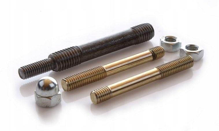 

Komplet szpilek śrub głowicy Ursus C-360 C-4011