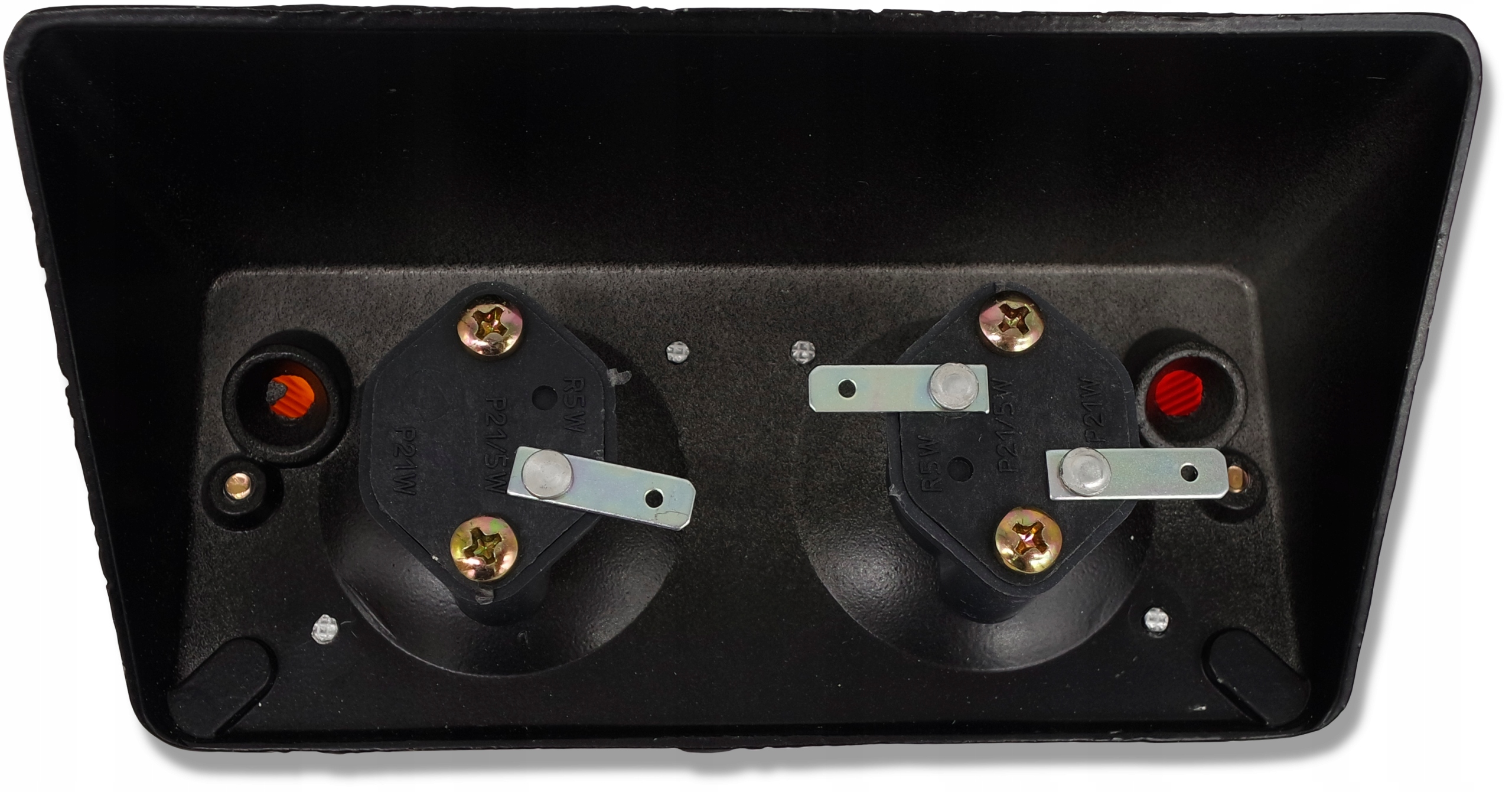 LAMPA TYLNA ZESPOLONA T-25 METALOWA PRAWA KIERUNKOWSKAZ FP209P Marka maszyny Bizon Case IH Claas DBautomotive Deutz-Fahr EXPARTO Fendt Ford JCB John Deere Lamborghini Landini Massey Ferguson MTZ Belarus New Holland Renault Same Smarland Unirol Ursus Zetor Inna