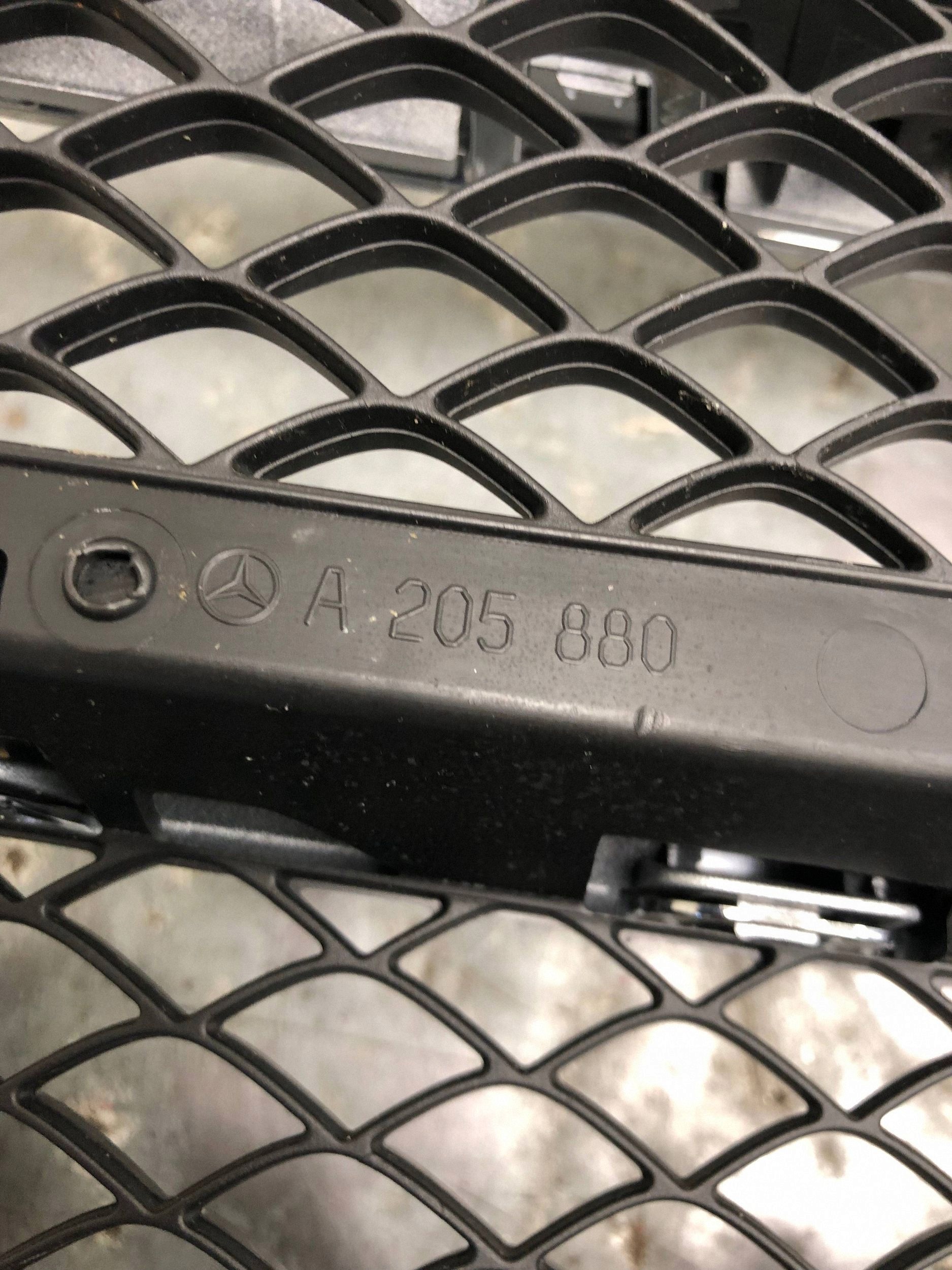 Grill Grill MERCEDES W205 LIFT A205880