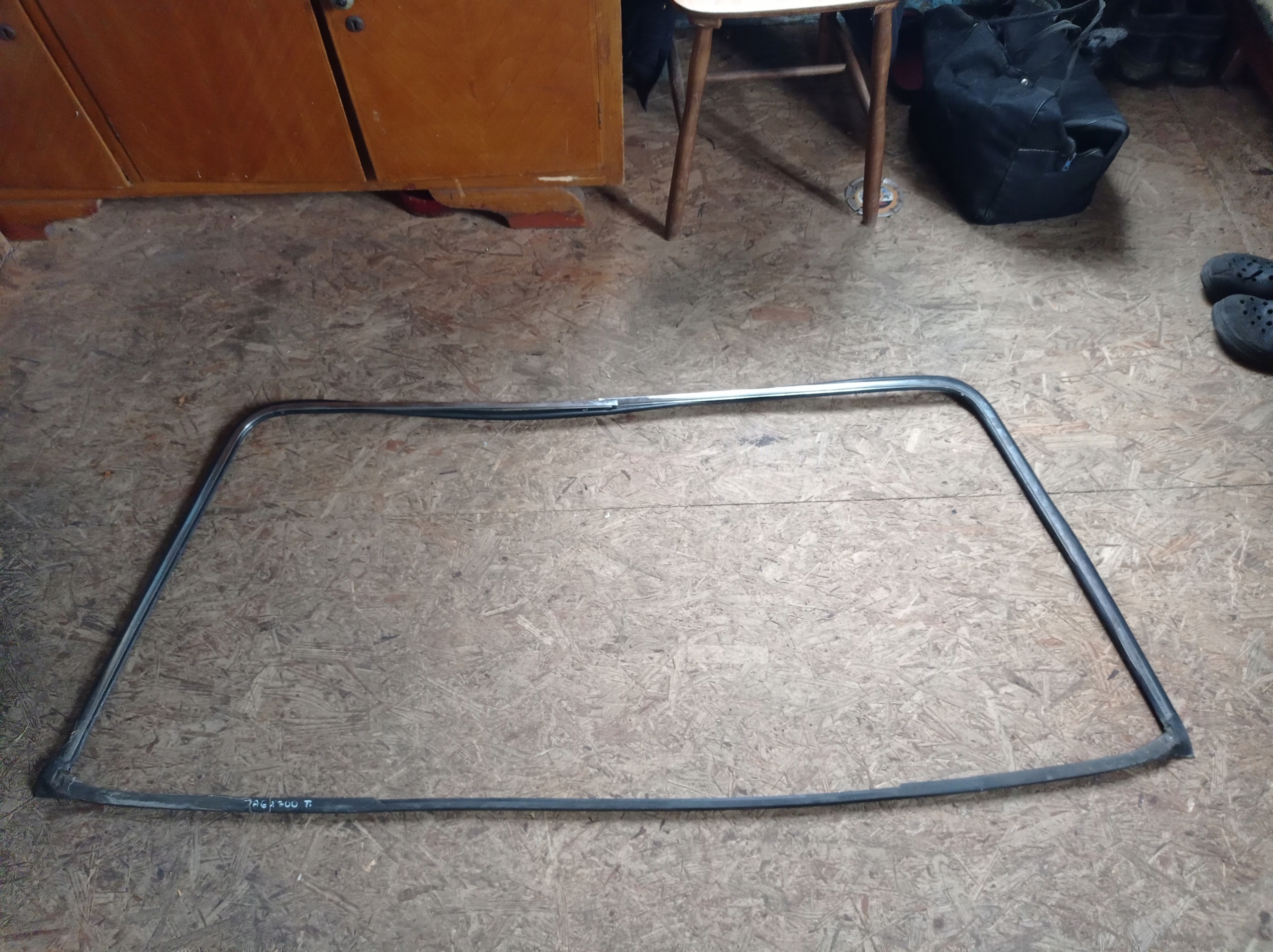 JAGUAR XJ X300-рамка ущільнення вітрового скла передня