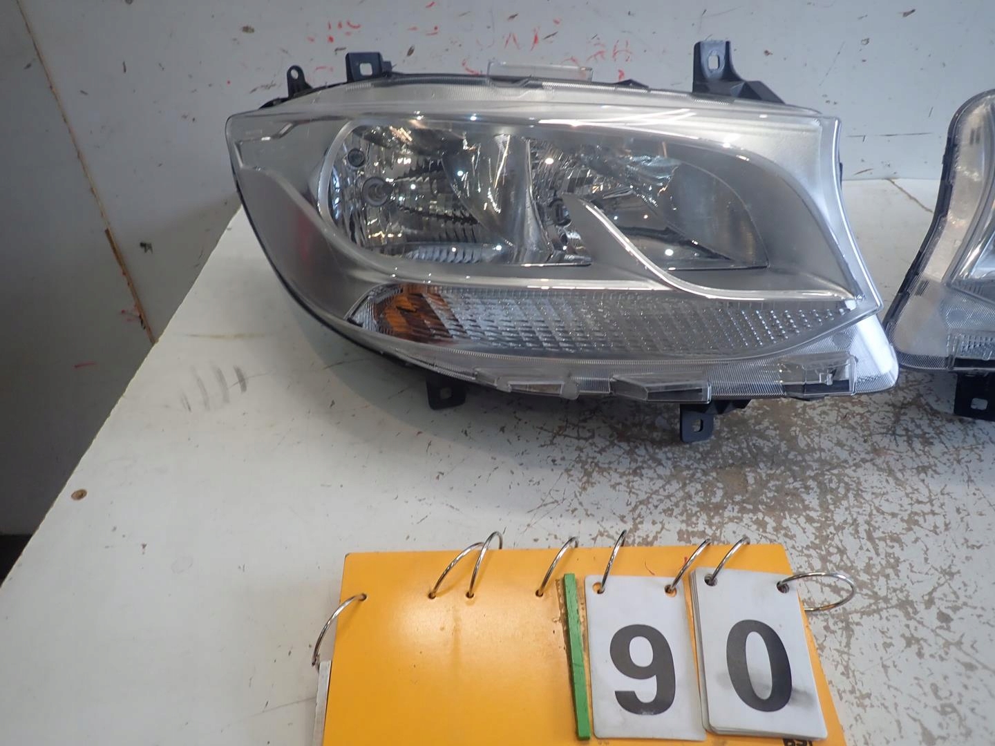 light front right MERCEDES SPRINETR W907 W910 2017