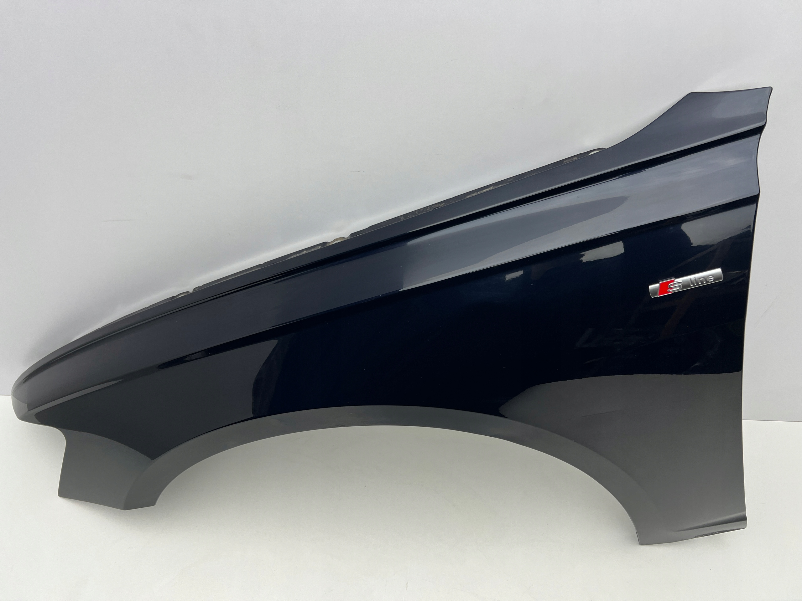 AUDI A6 C8 4K BŁOTNIK PRZEDNI LEWY PRZÓD ORYGINAŁ 18- Producent części Audi OE