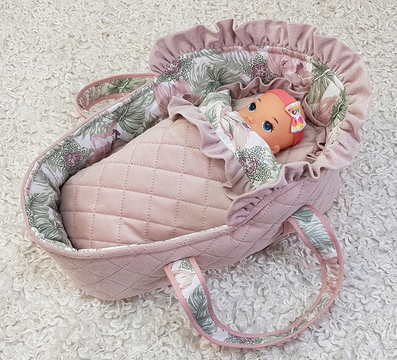 NOSIDEŁKO DLA LALEK Z POŚCIELĄ DUŻE (50cm) Marka EMA