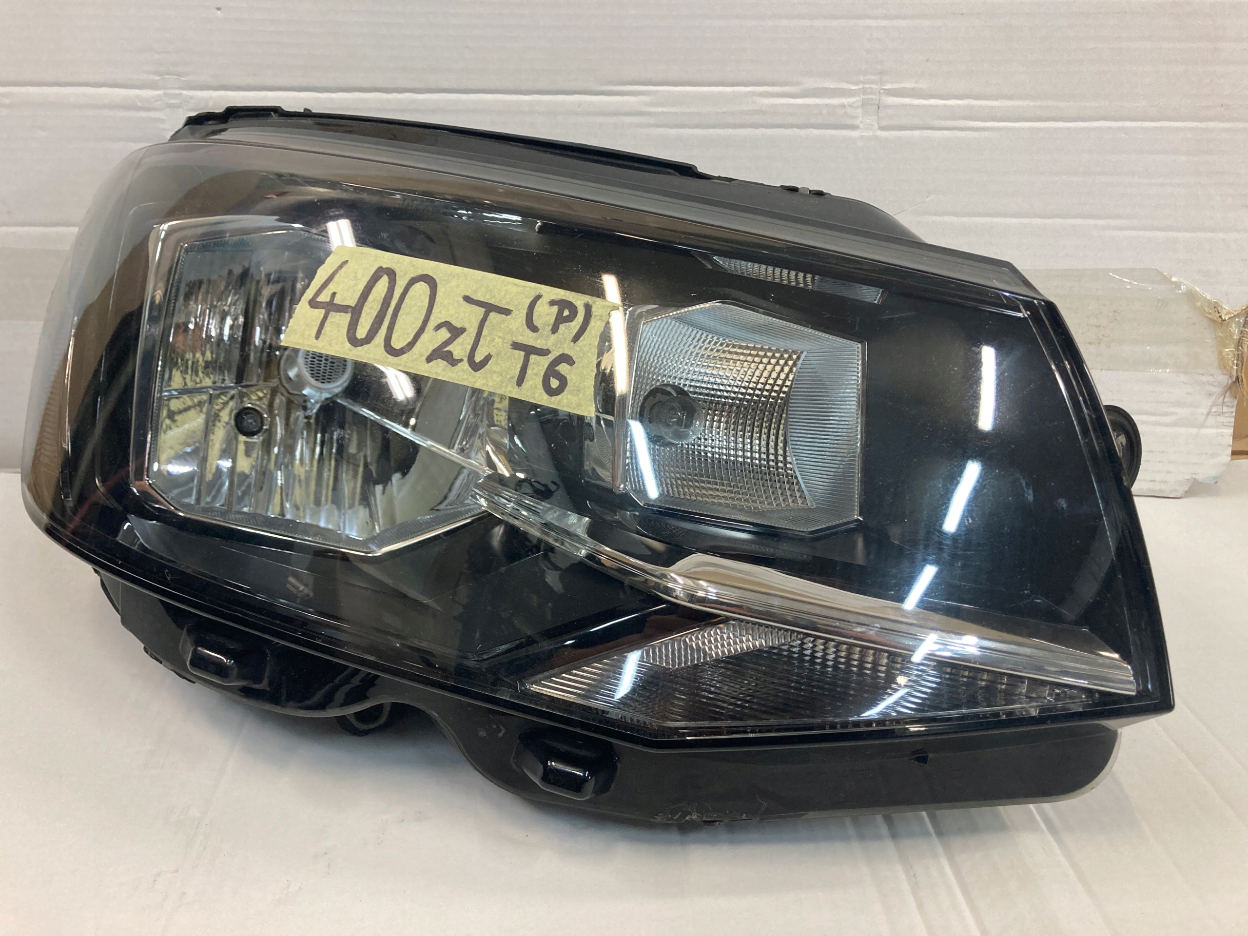 VW T6 Transporter 15- REFLEKTOR right front light right front original