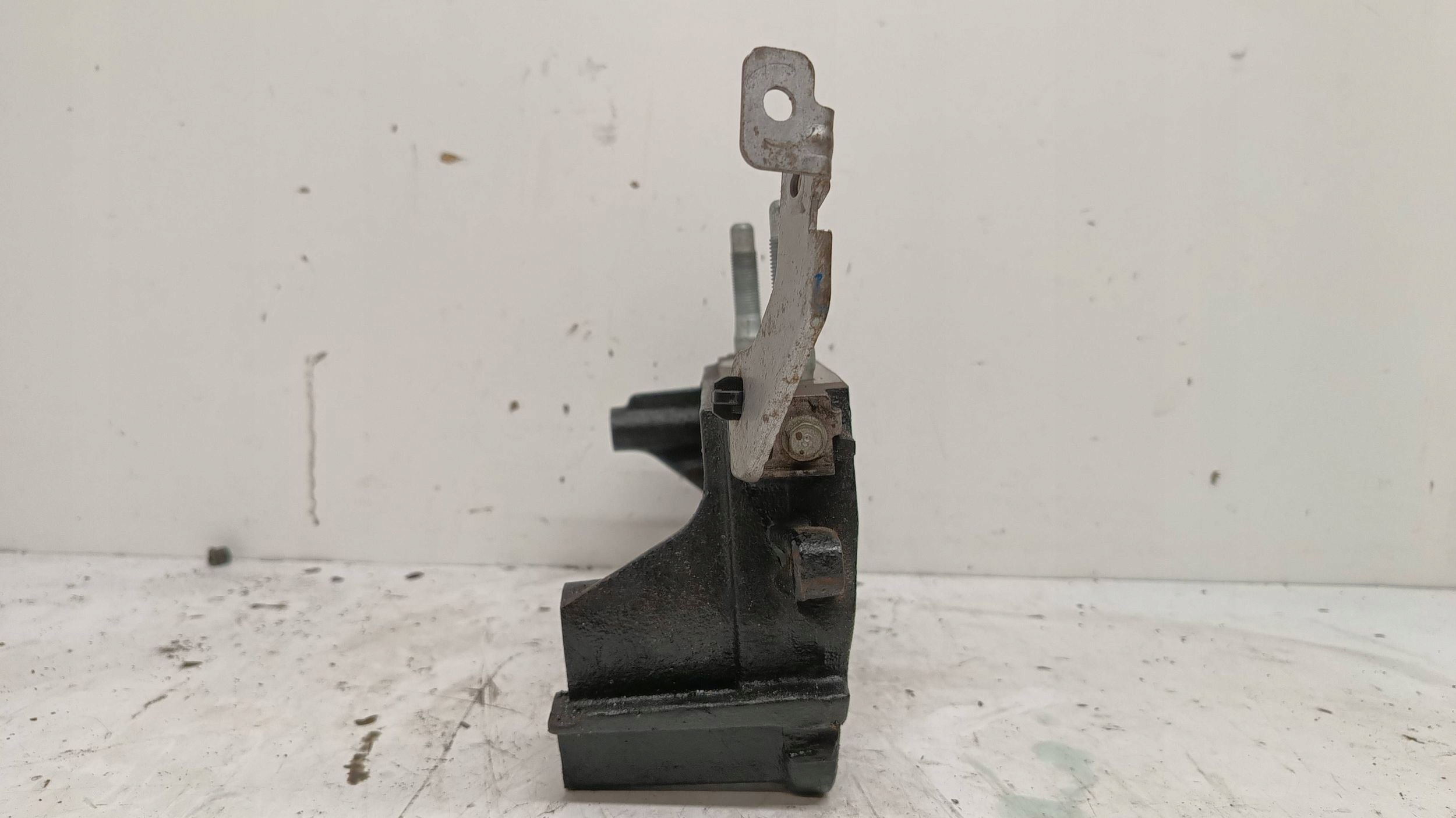 HYUNDAI I30 III Support Support plaque Moteur G4FE 1,6 CRDI 2017
