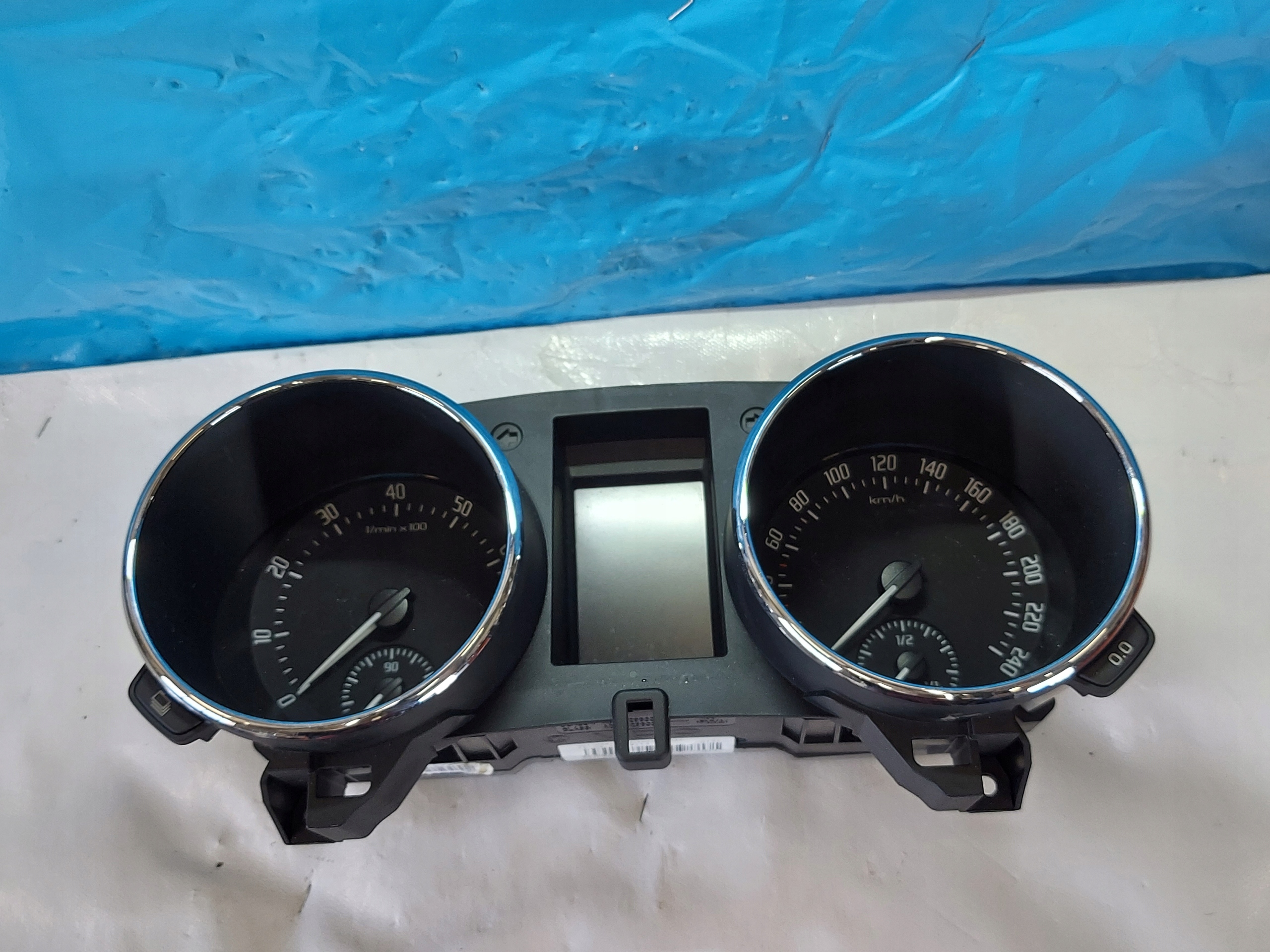 dials clock SKODA YETI 1.4 TSI 2010R 5L0920800G