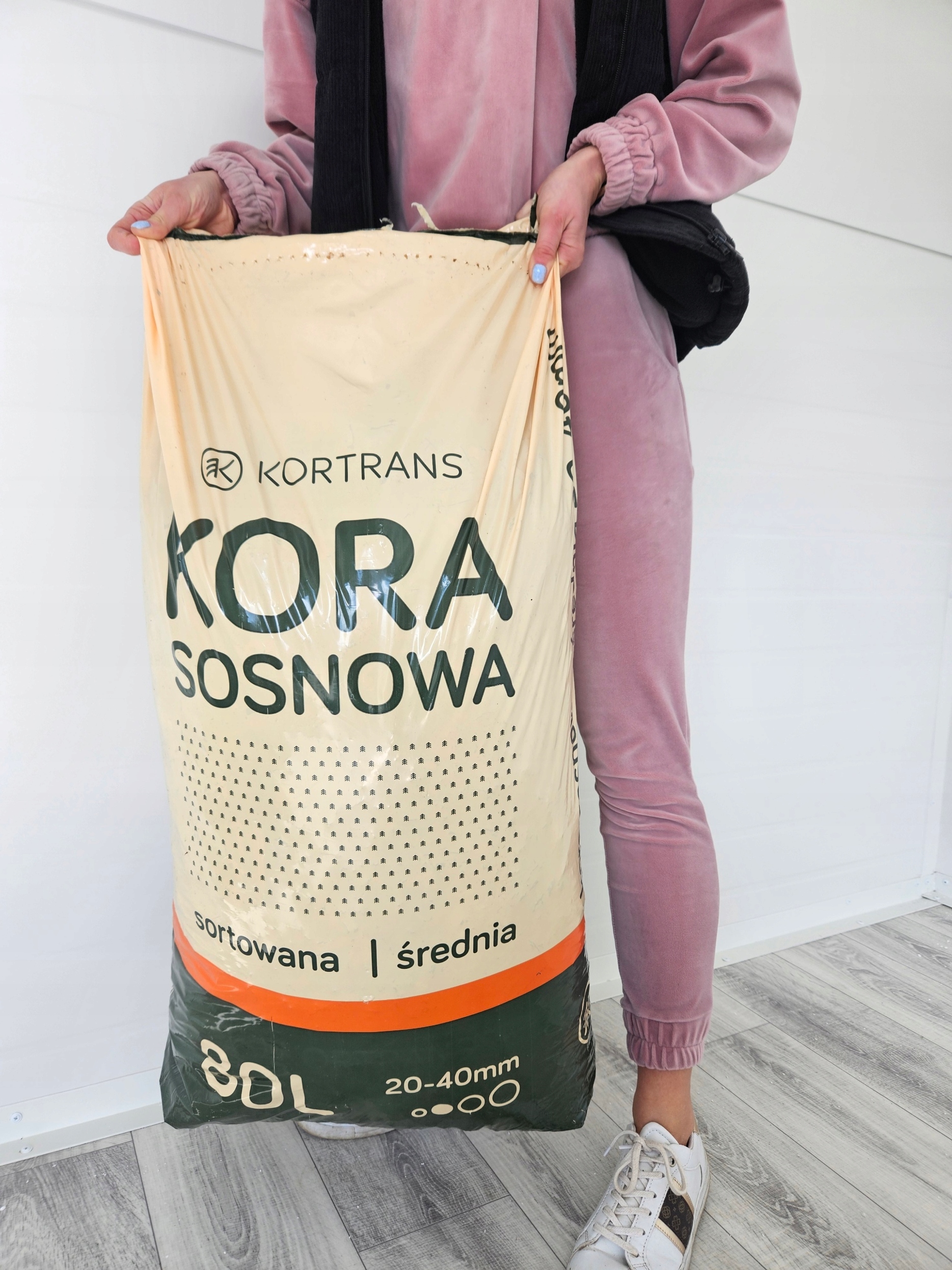 KORA OGRODOWA SOSNOWA ŚREDNIA SORTOWANA 80 L. Rodzaj sosnowa