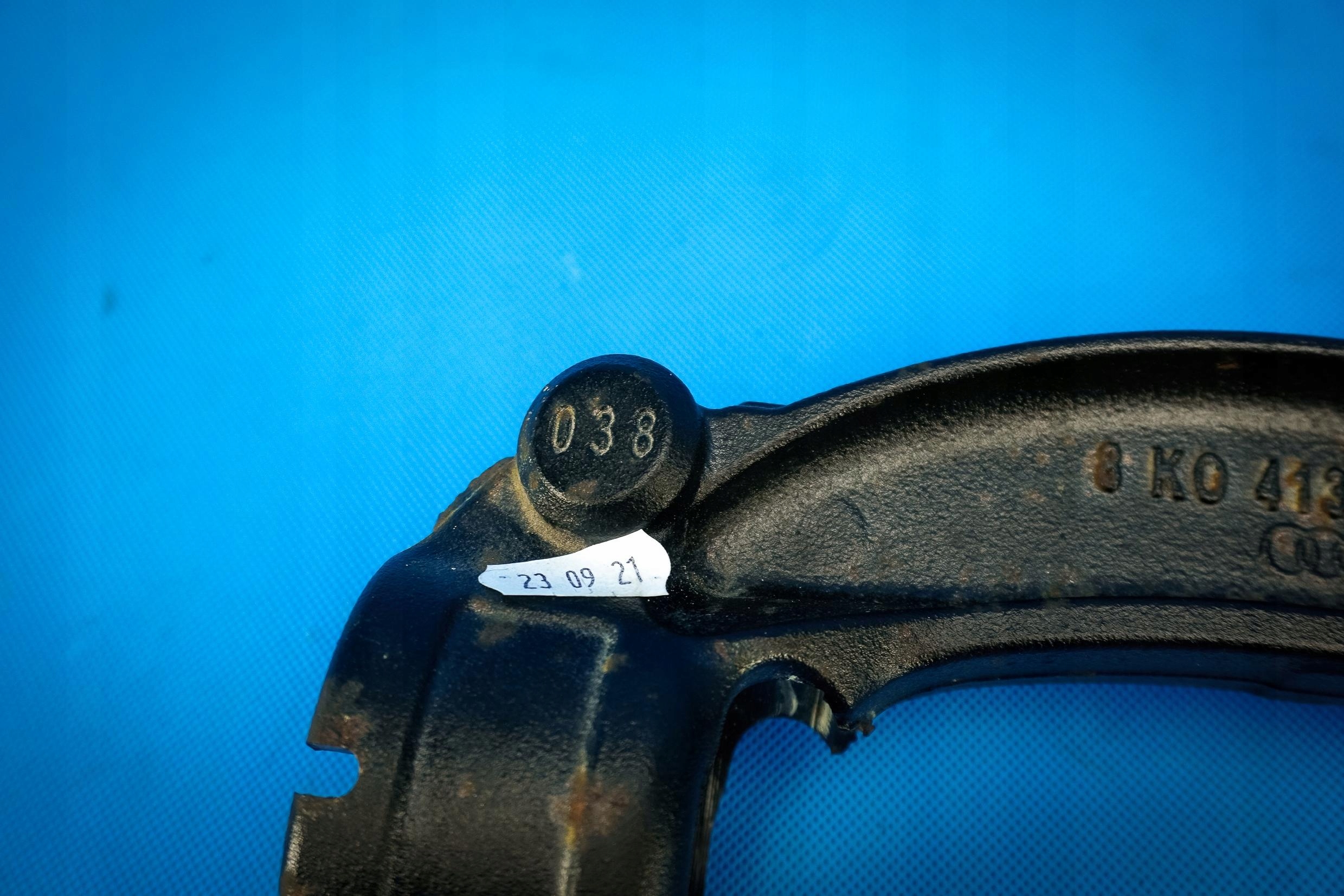 Widelec amortizera Audi A4 A5 A6 A7 8K0413038L