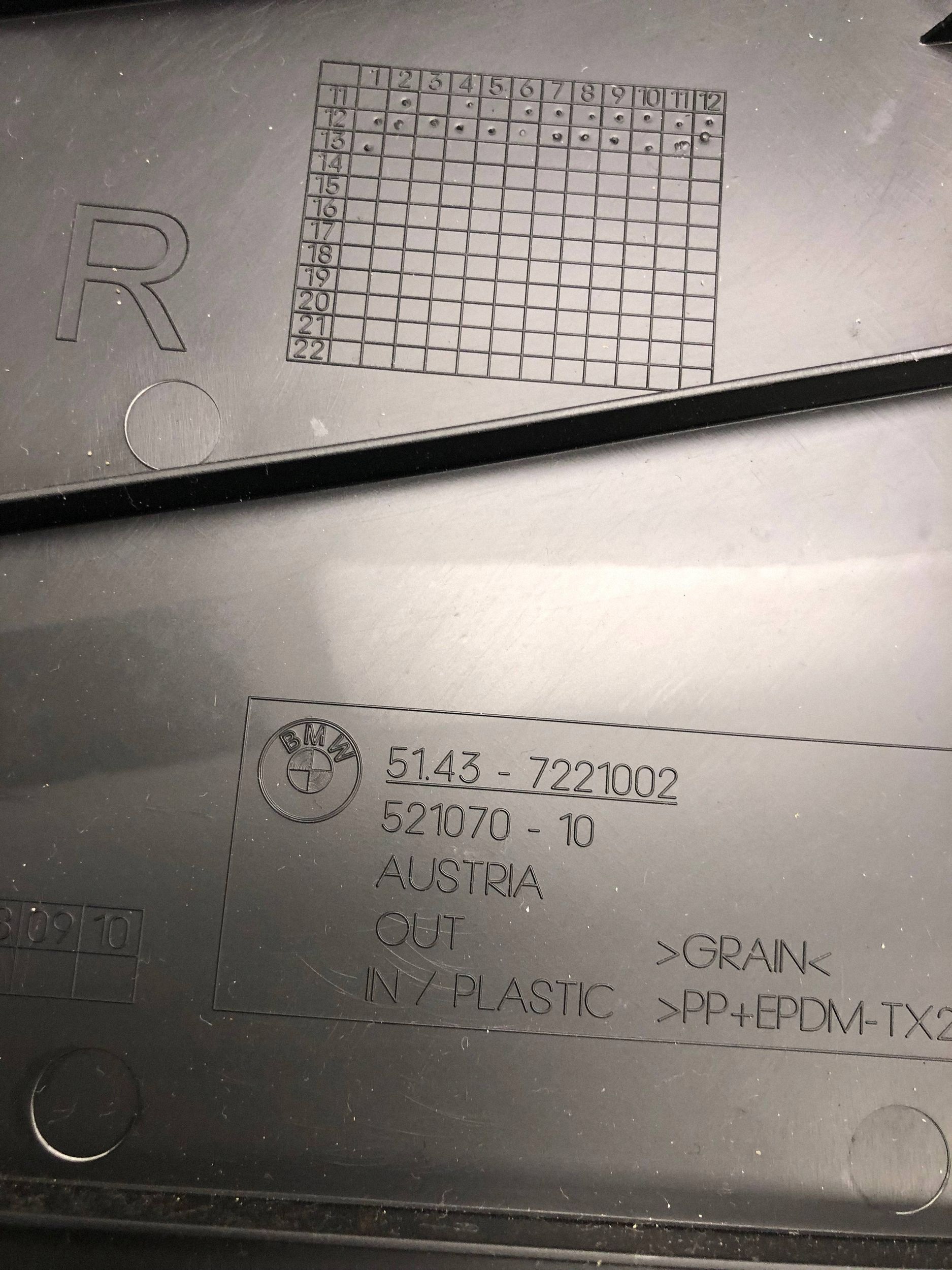 Blende Abdeckung SLUPKA rechts BMW F31 7221002