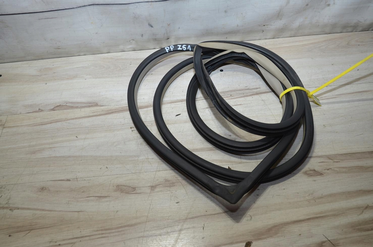 11969807811 - Ущільнення двері внутр. правий P Nissan Murano Z51 09