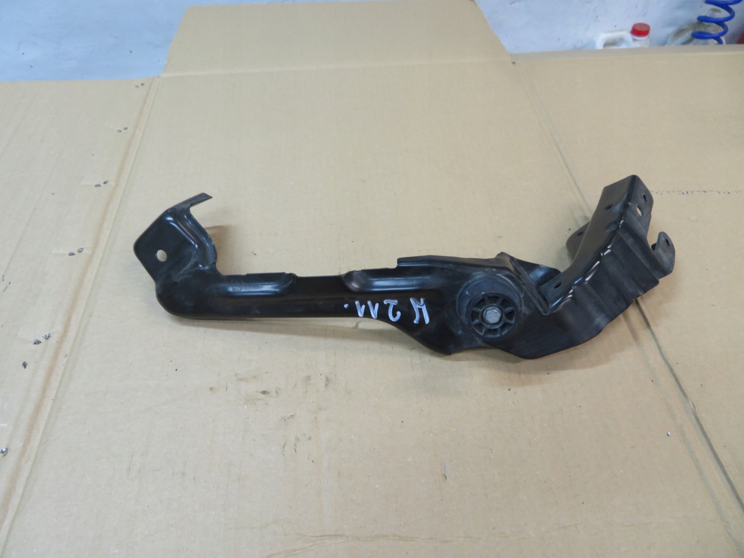 A2116200718 - MERCEDES E W211 GORNR кріплення лампи