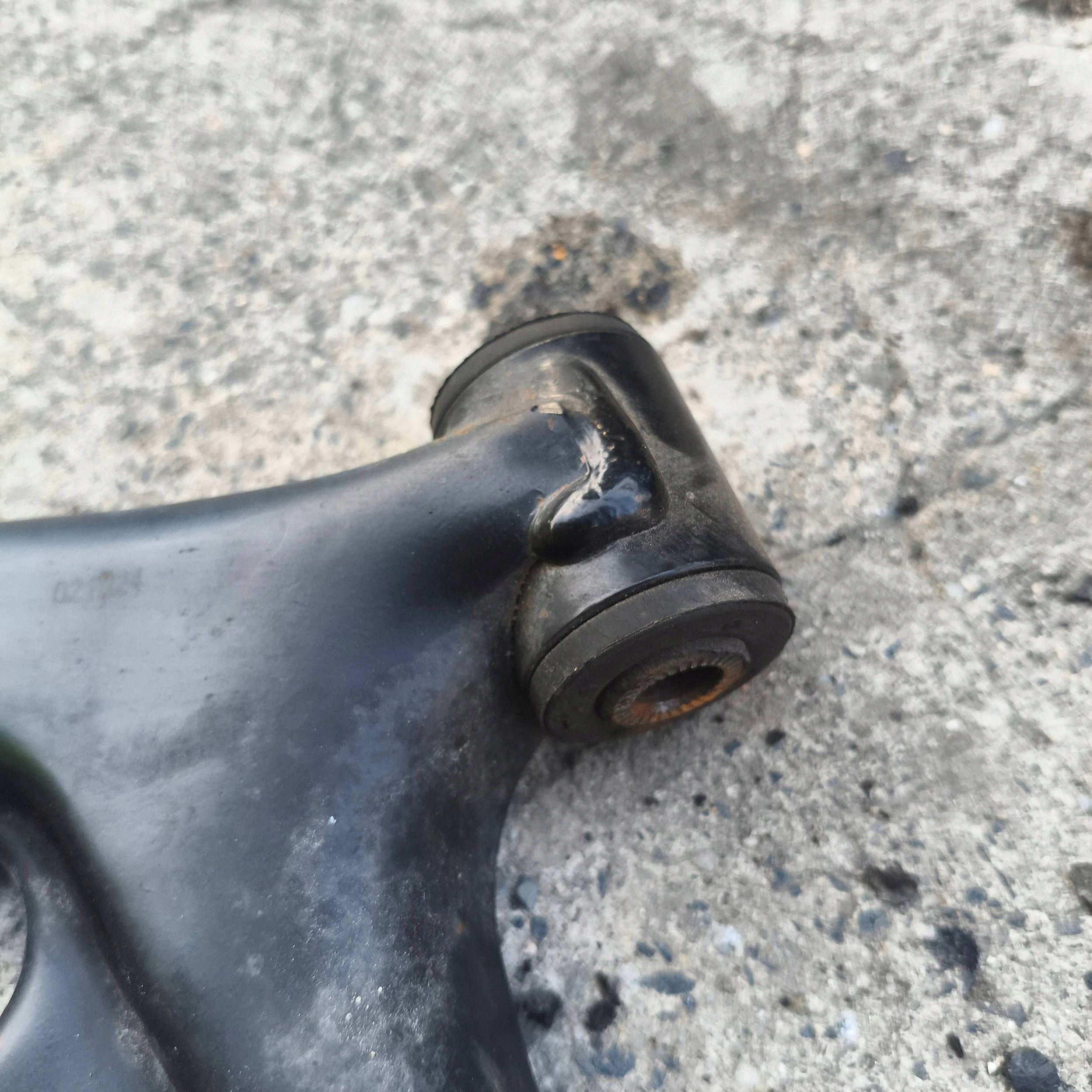 Querlenker vorne unterer Ford Fiesta MK7 LIFT 1.0 2016