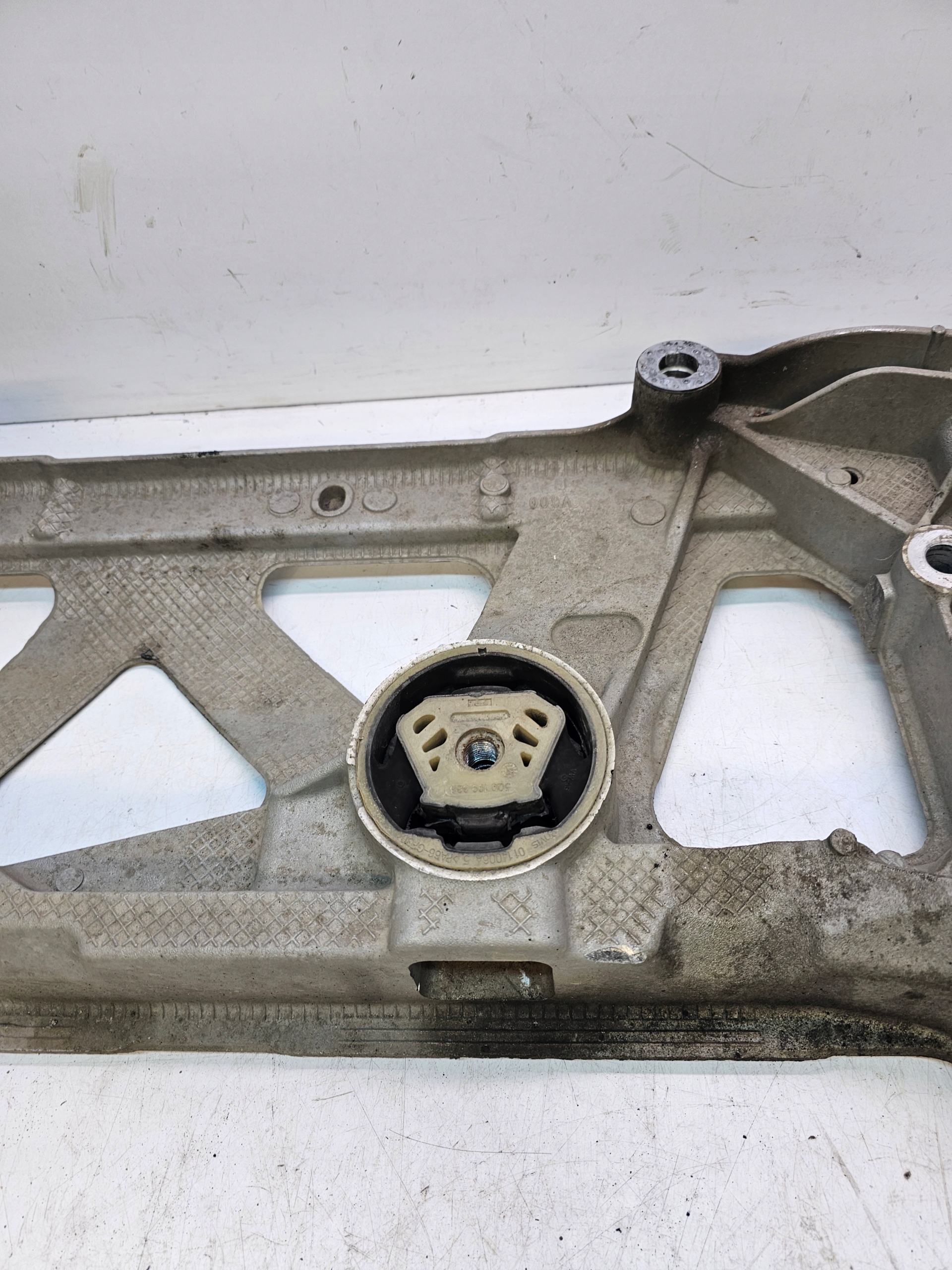 TRAWERS axle beam subframe front AUDI A3 8V VW 5Q0199369G