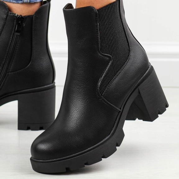 Černé dámské kotníkové boty na podpatku M.Daszyński 23108a-19 r41