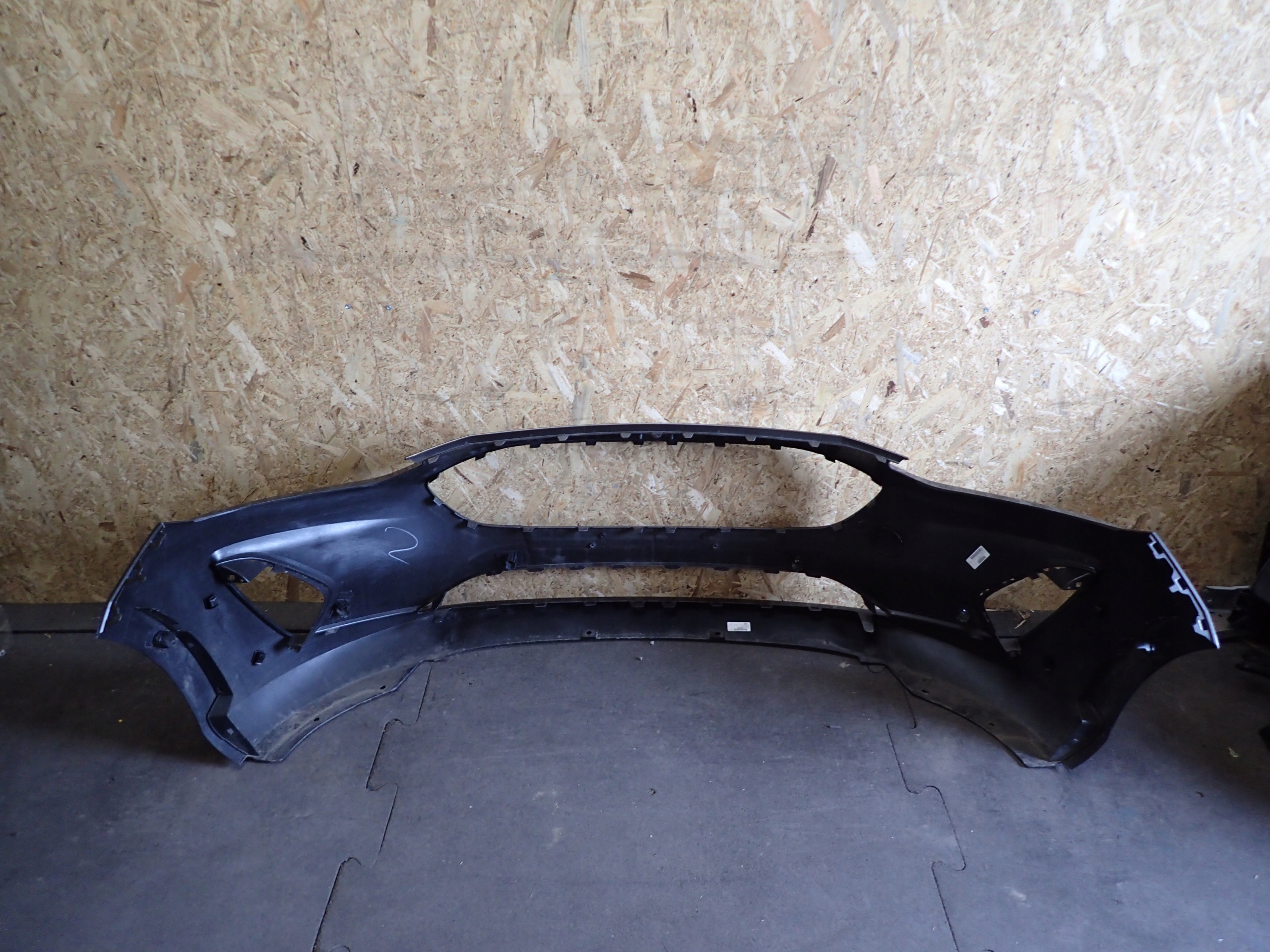 nárazník předek FORD FIESTA MK8
