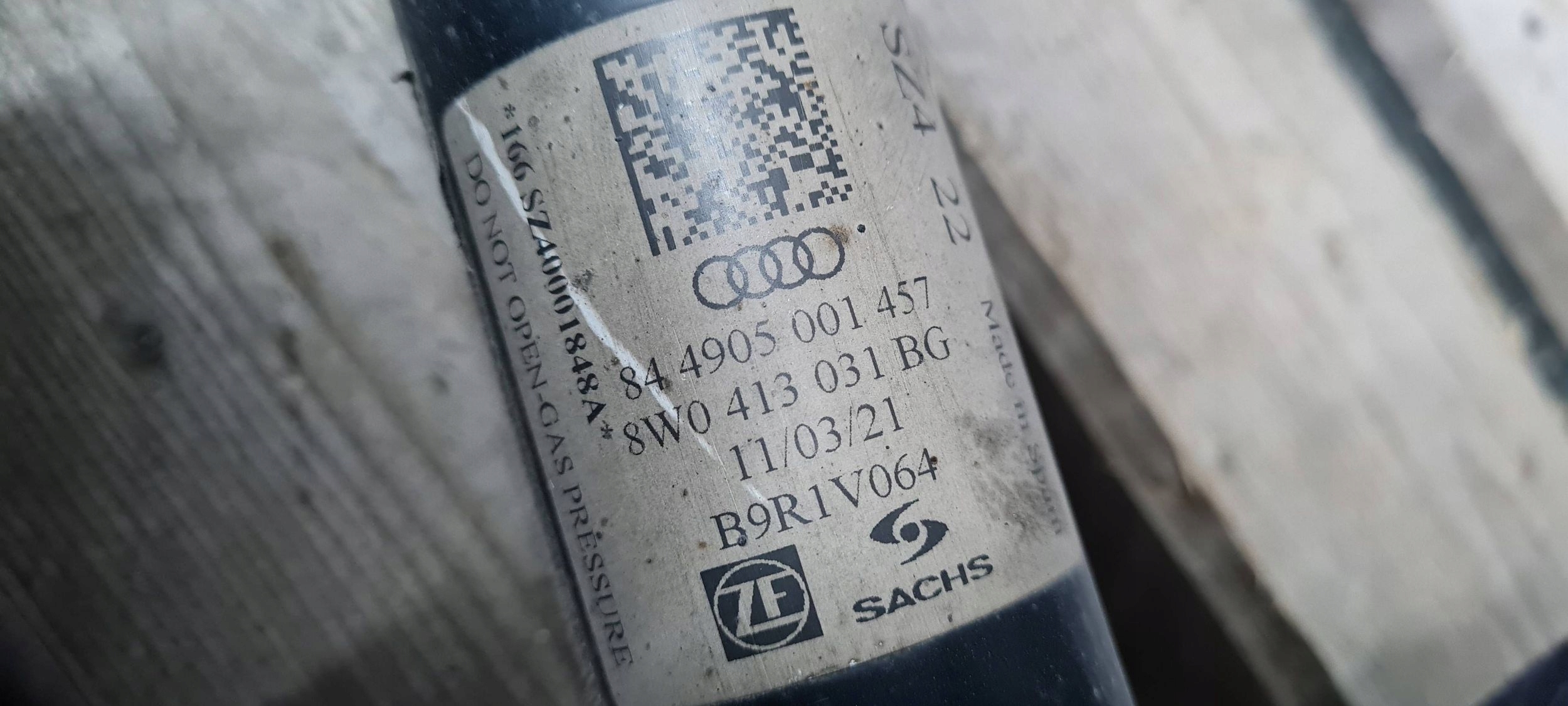 A5 8W LIFT shock absorber left right front front 2.0 TDI 8W0413031BG A4 B9