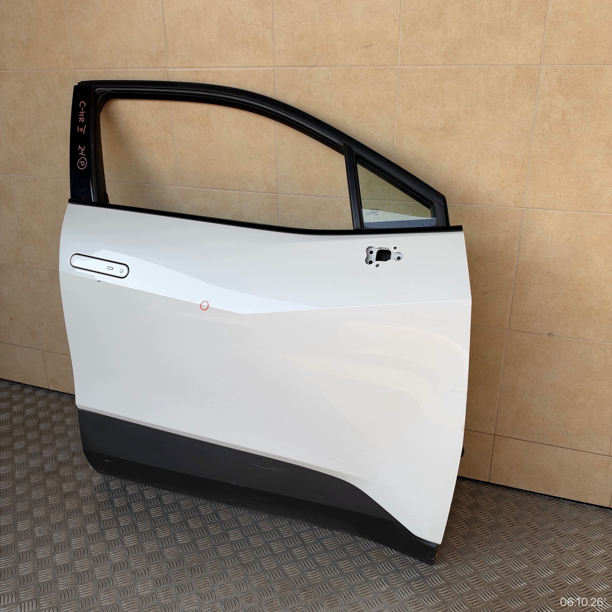 door complete front right TOYOTA C-HR II 2024 year