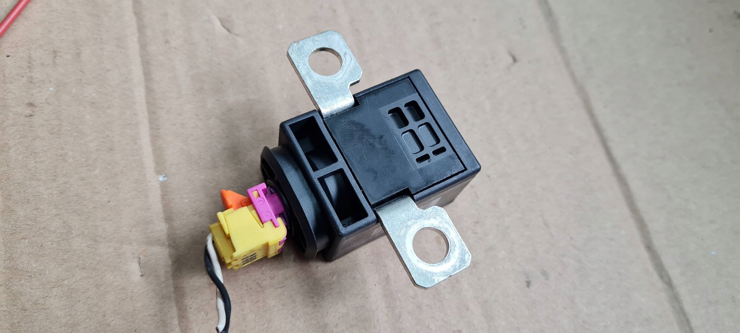 A6 C6 LIFT fuse PIROTECHNICZNY A4 B8 S4 A5 A6 C7 Q3 4F0915519