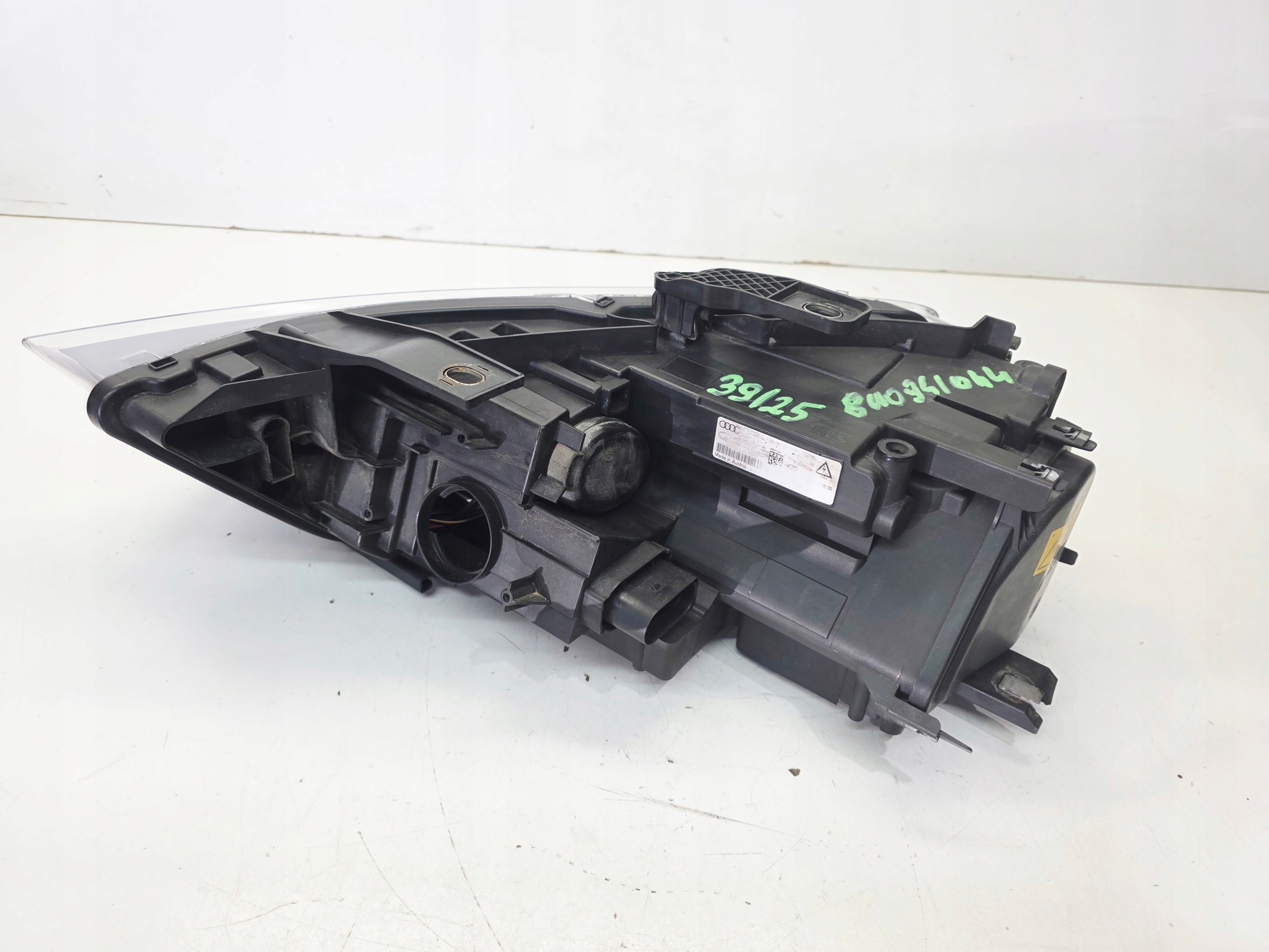 REFLEKTOR light right front BI XENON LED AUDI Q3 8U 8U0941044 EU 39/25