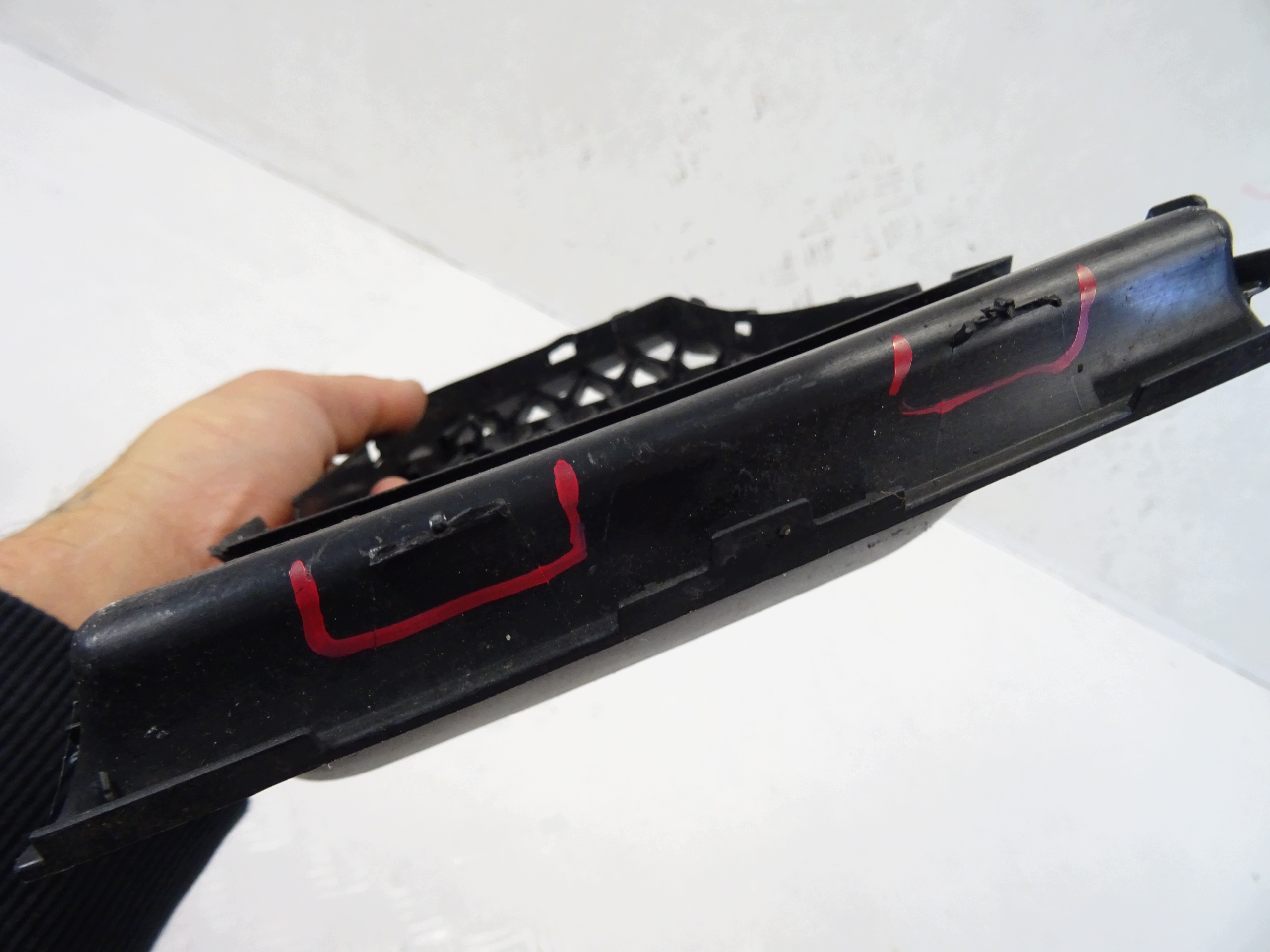 grid of a bumper front left AUDI TTS 8S 8S0807681