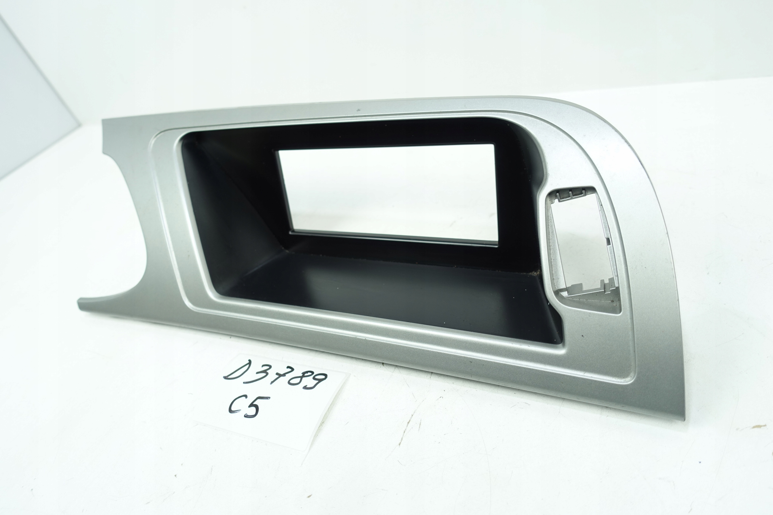 RÁM obal WYSWIETLACZA AUDI A4 B8 8K1857186E